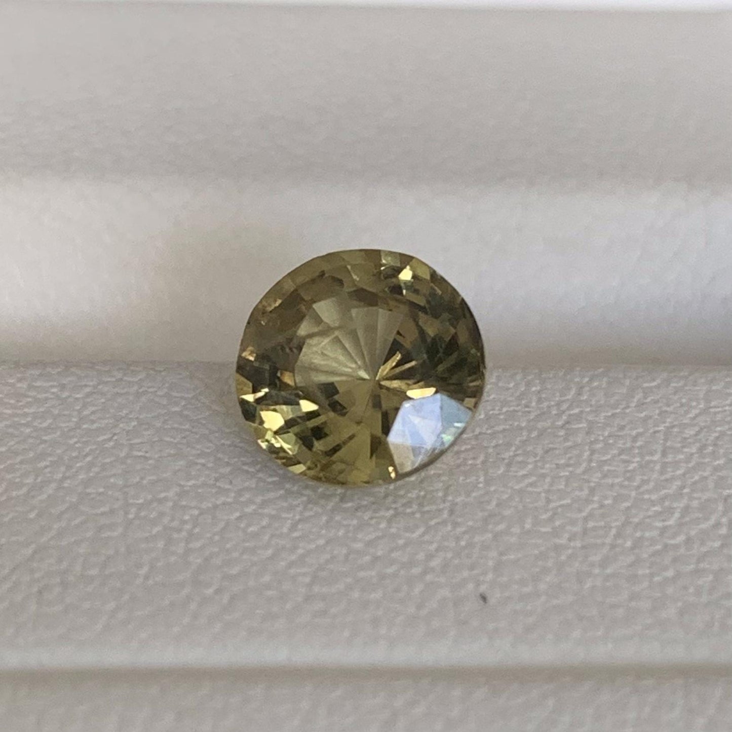 Green Sapphire 2.00ct (UH) - Baza Boutique