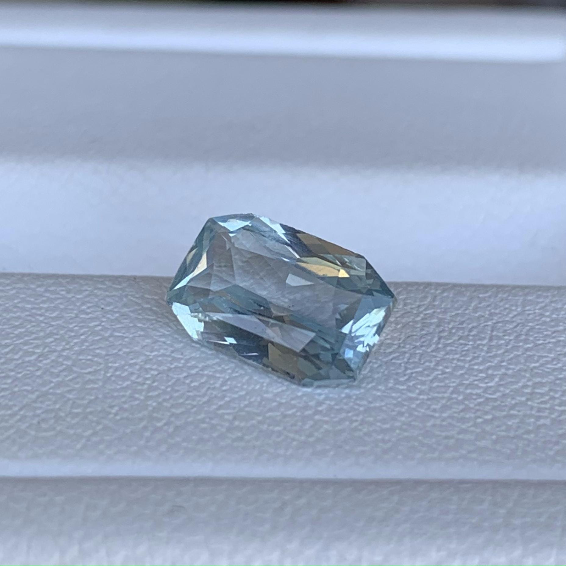 Ocean Light Blue Teal Sapphire 2.22ct (H) - Baza Boutique