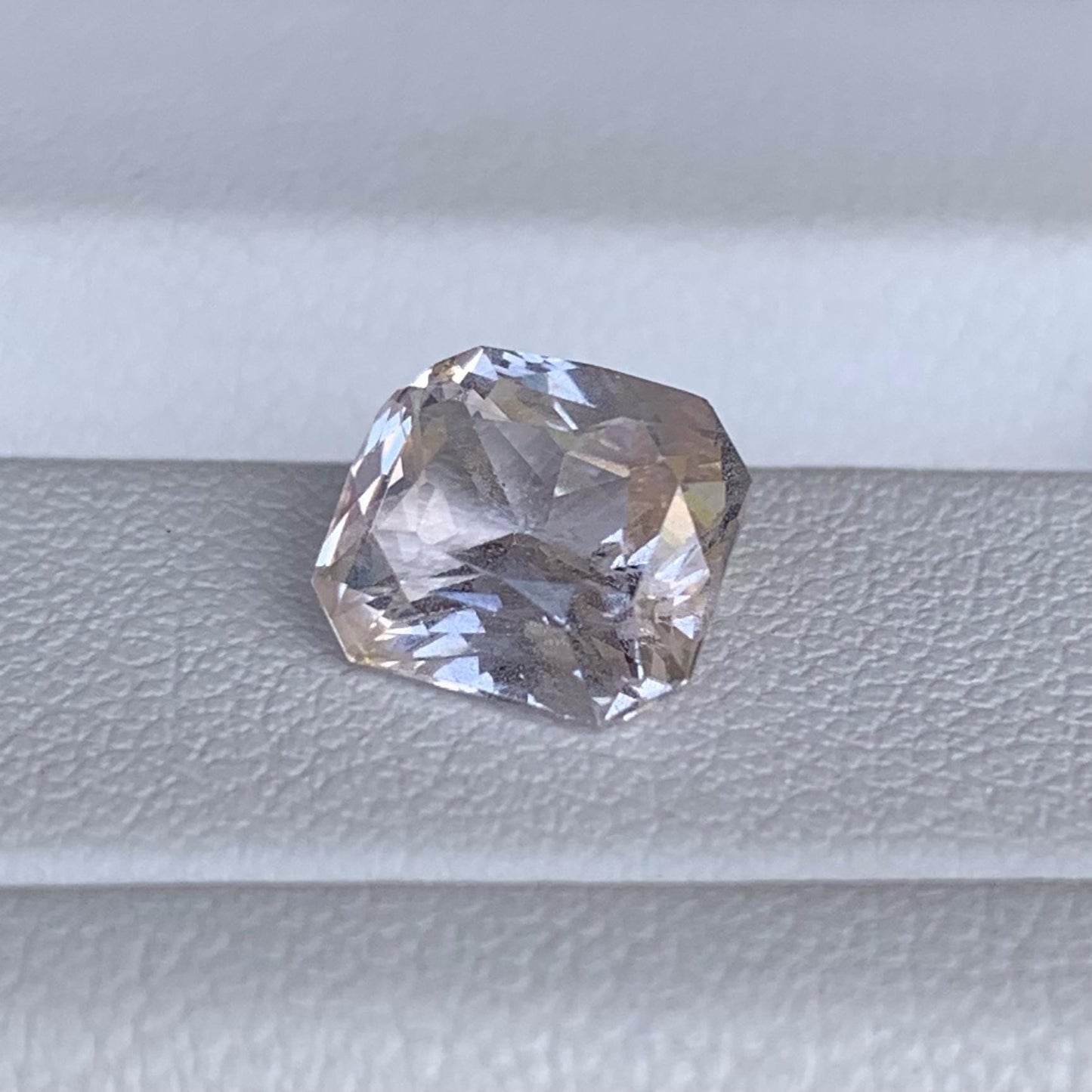 Natural Champagne Peach Sapphire 2.62ct - (UH) - Baza Boutique