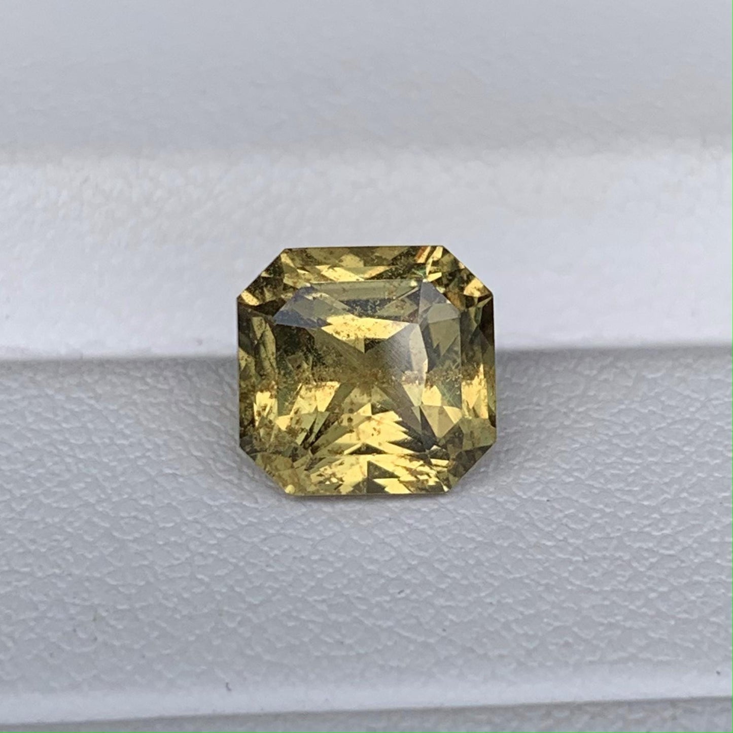Yellow Sapphire 3.21ct (UH) - Baza Boutique