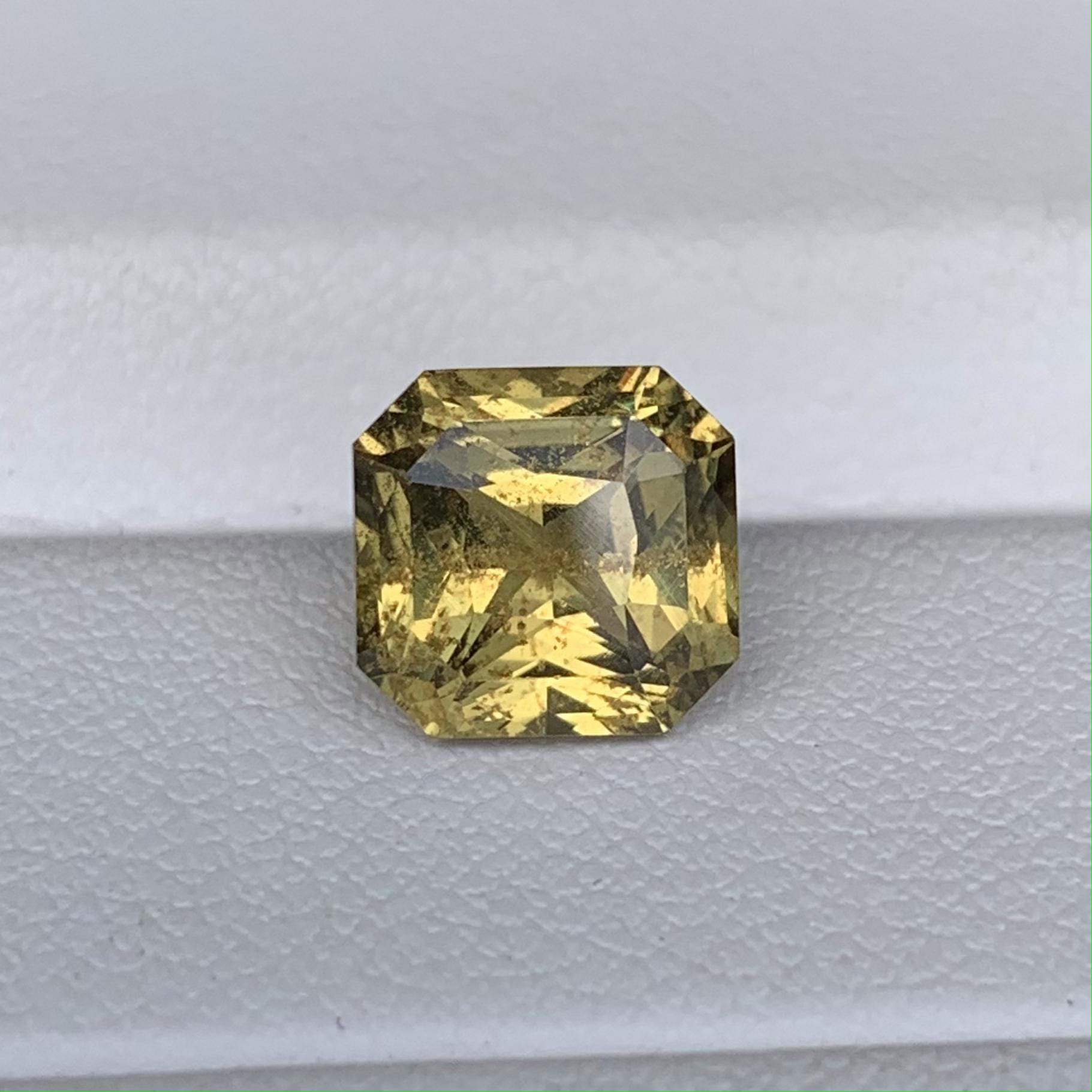 Yellow Sapphire 3.21ct (UH) - Baza Boutique