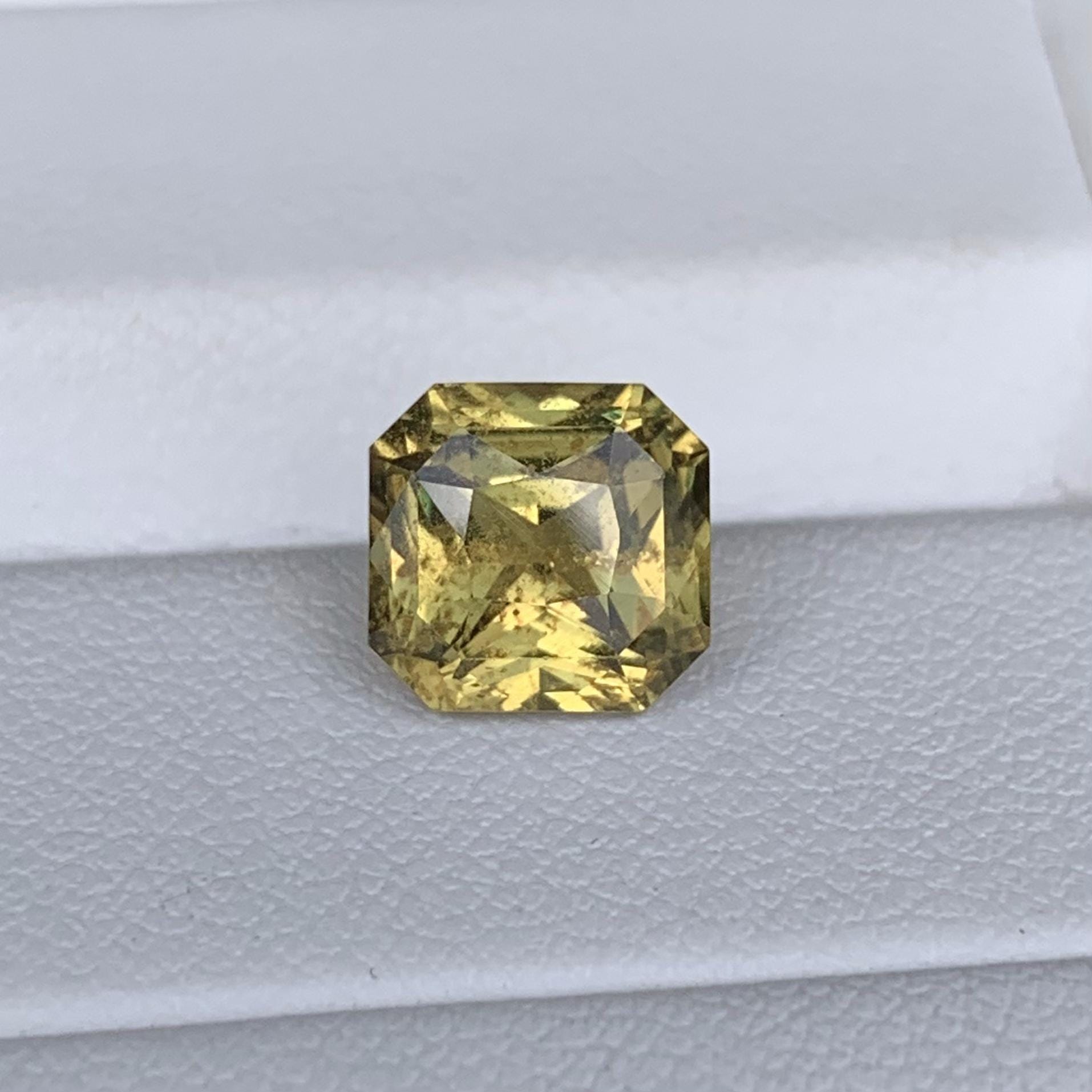 Yellow Sapphire 3.21ct (UH) - Baza Boutique