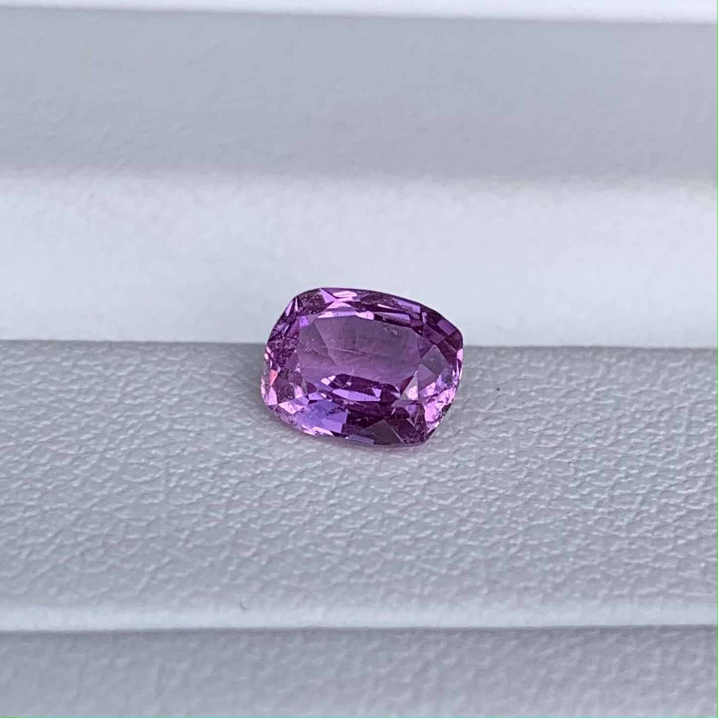 Violet Sapphire 0.88ct - (UH) - Baza Boutique
