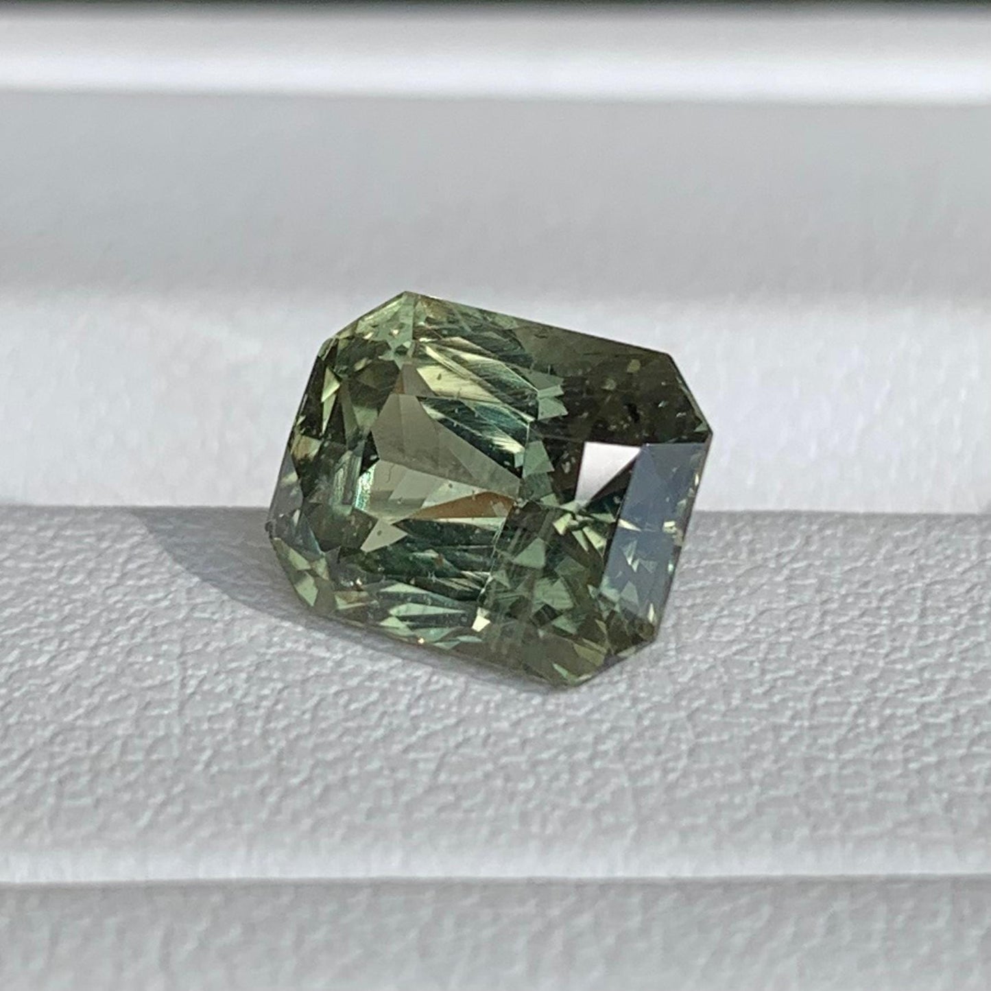 Natural Wild Green Sapphire 4.19ct (UH) - Baza Boutique
