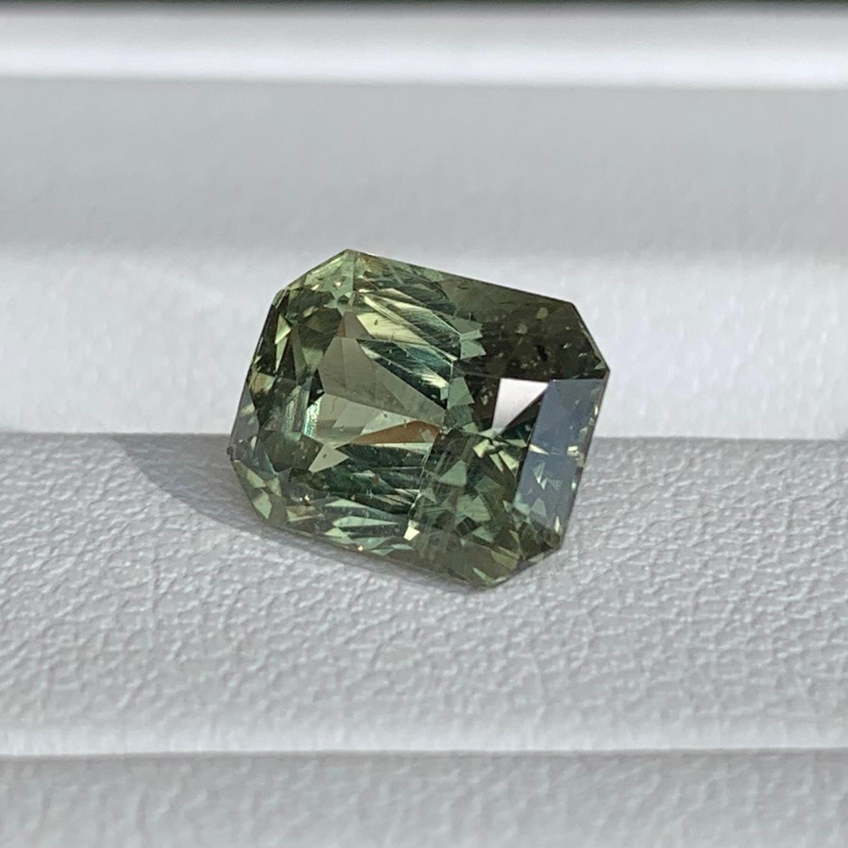 Natural Wild Green Sapphire 4.19ct (UH) - Baza Boutique