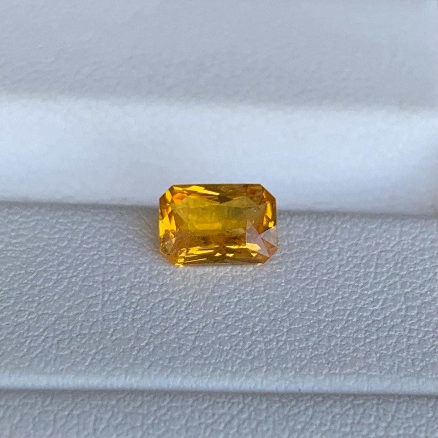 Natual Yellow Sapphire 1.09ct (H) - Baza Boutique