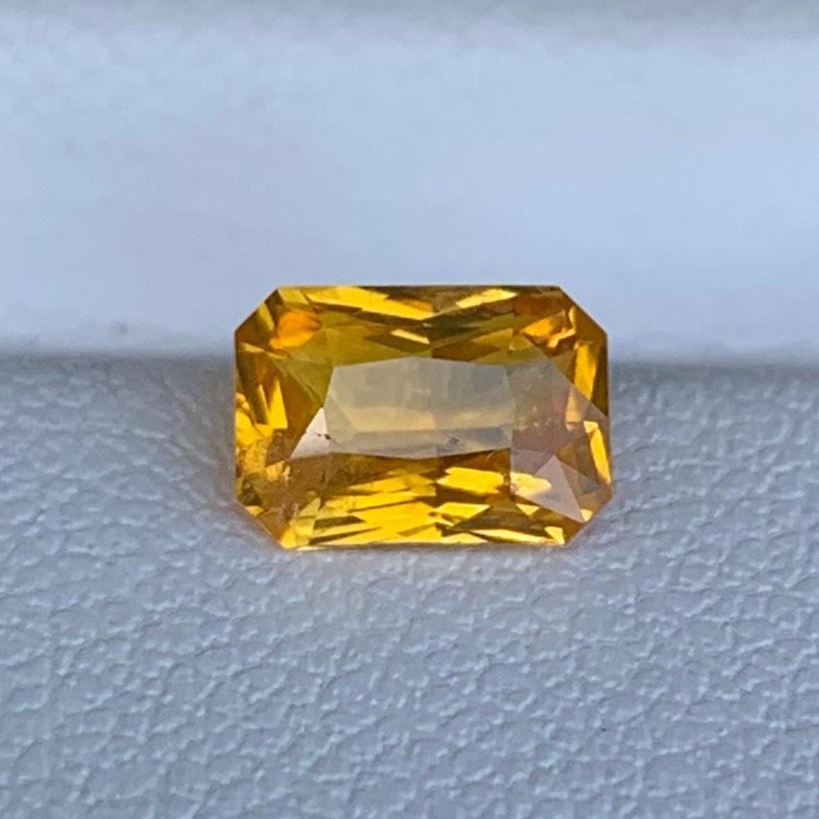 Natual Yellow Sapphire 1.09ct (H) - Baza Boutique