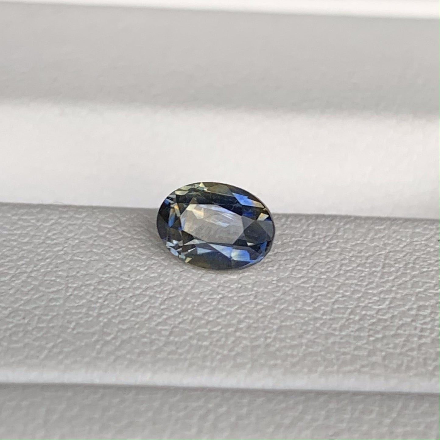 Rare Bi Color Sapphire 1ct - (H) - Baza Boutique