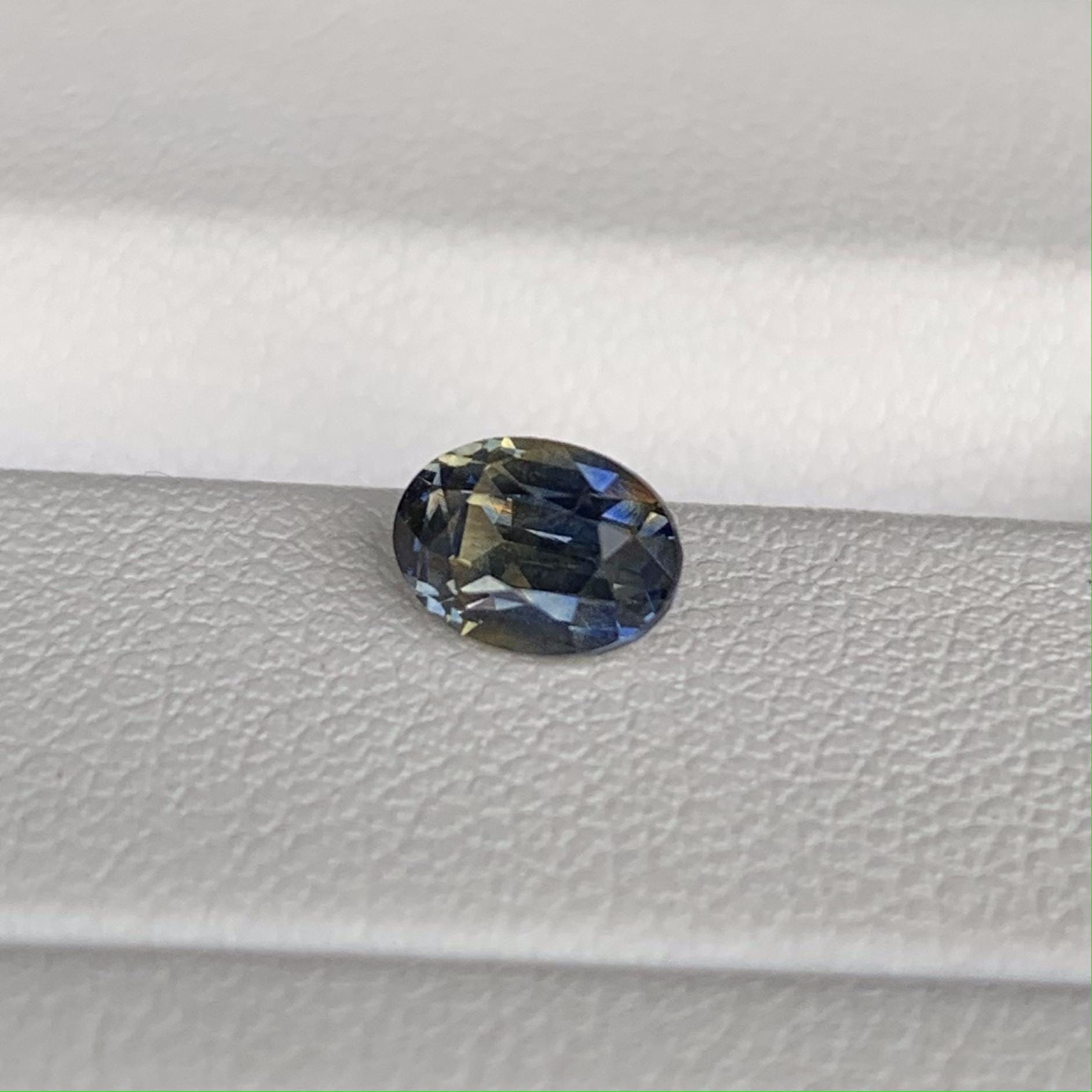 Rare Bi Color Sapphire 1ct - (H) - Baza Boutique