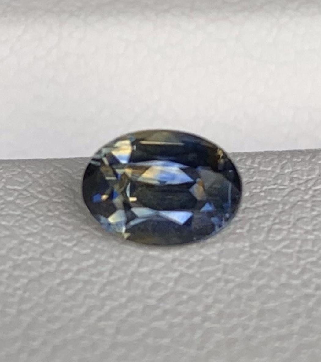 Rare Bi Color Sapphire 1ct - (H) - Baza Boutique
