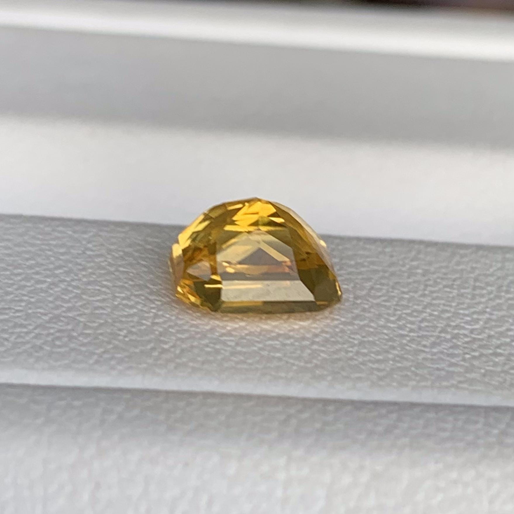Natual Yellow Sapphire 2.06ct - (H) - Baza Boutique