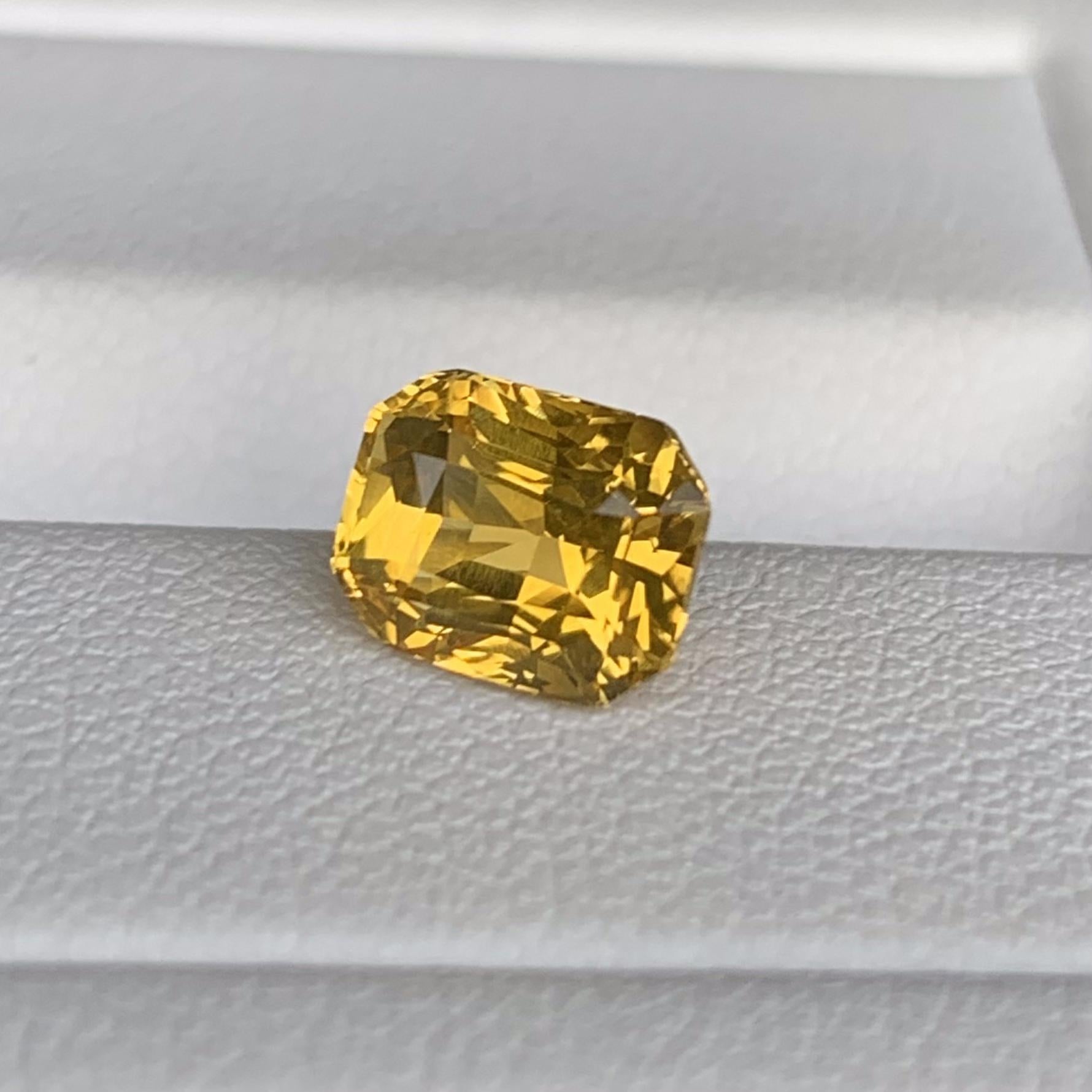 Natual Yellow Sapphire 2.06ct - (H) - Baza Boutique