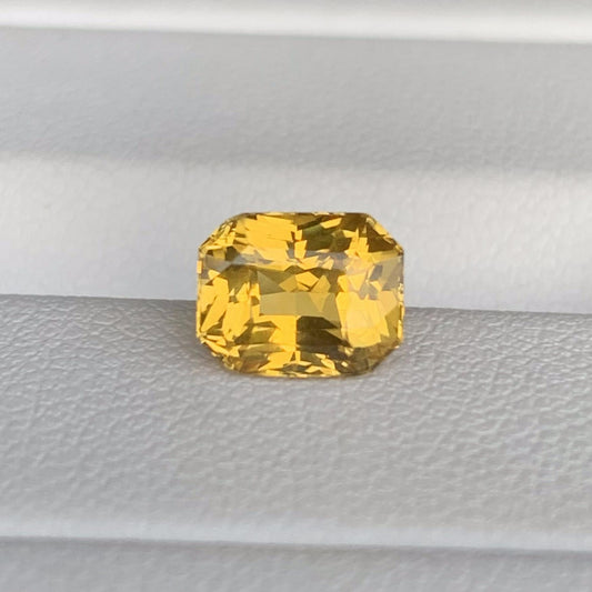 Natual Yellow Sapphire 2.06ct - (H) - Baza Boutique