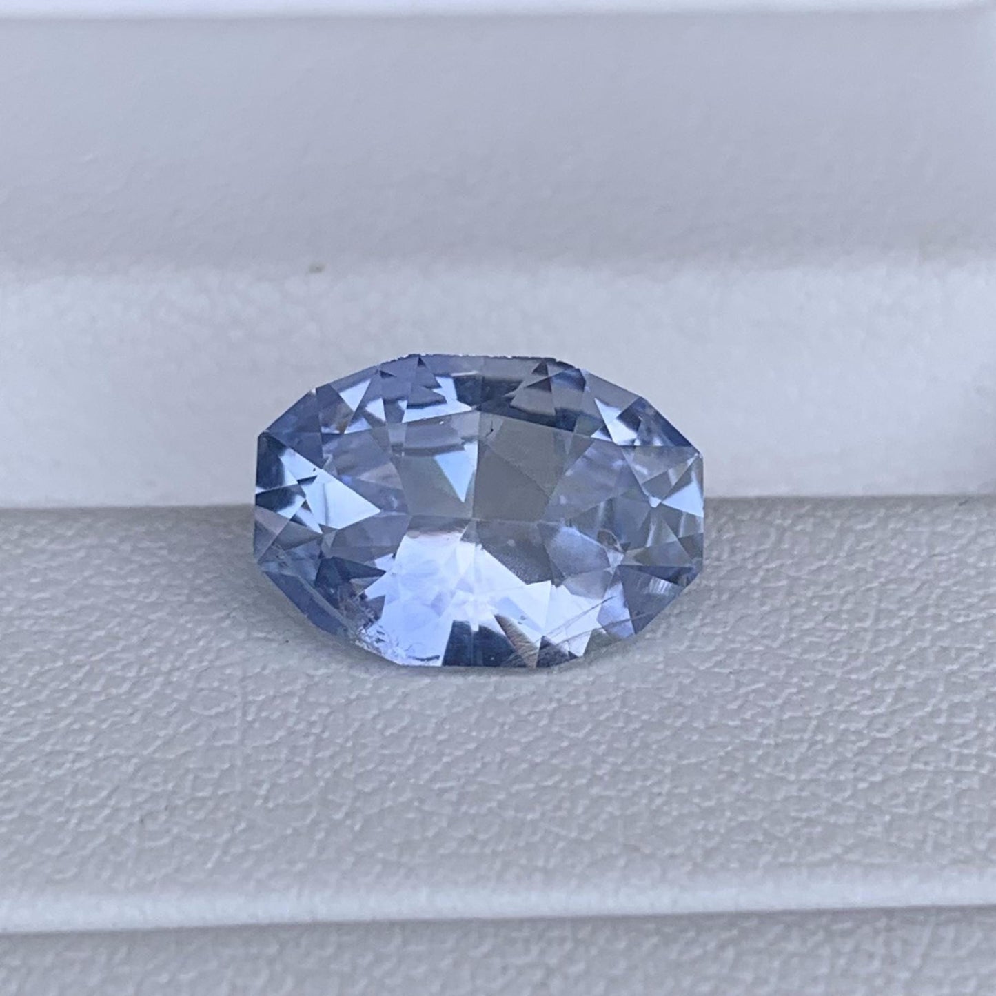 Sky Blue Sapphire 3.34ct - (UH) - Baza Boutique