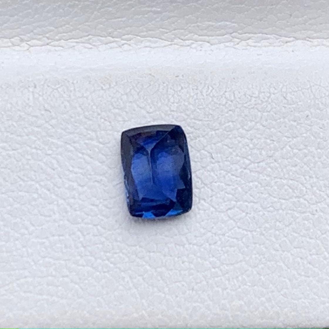 Natural Royal Blue Sapphire 0.94ct - (H) - Baza Boutique