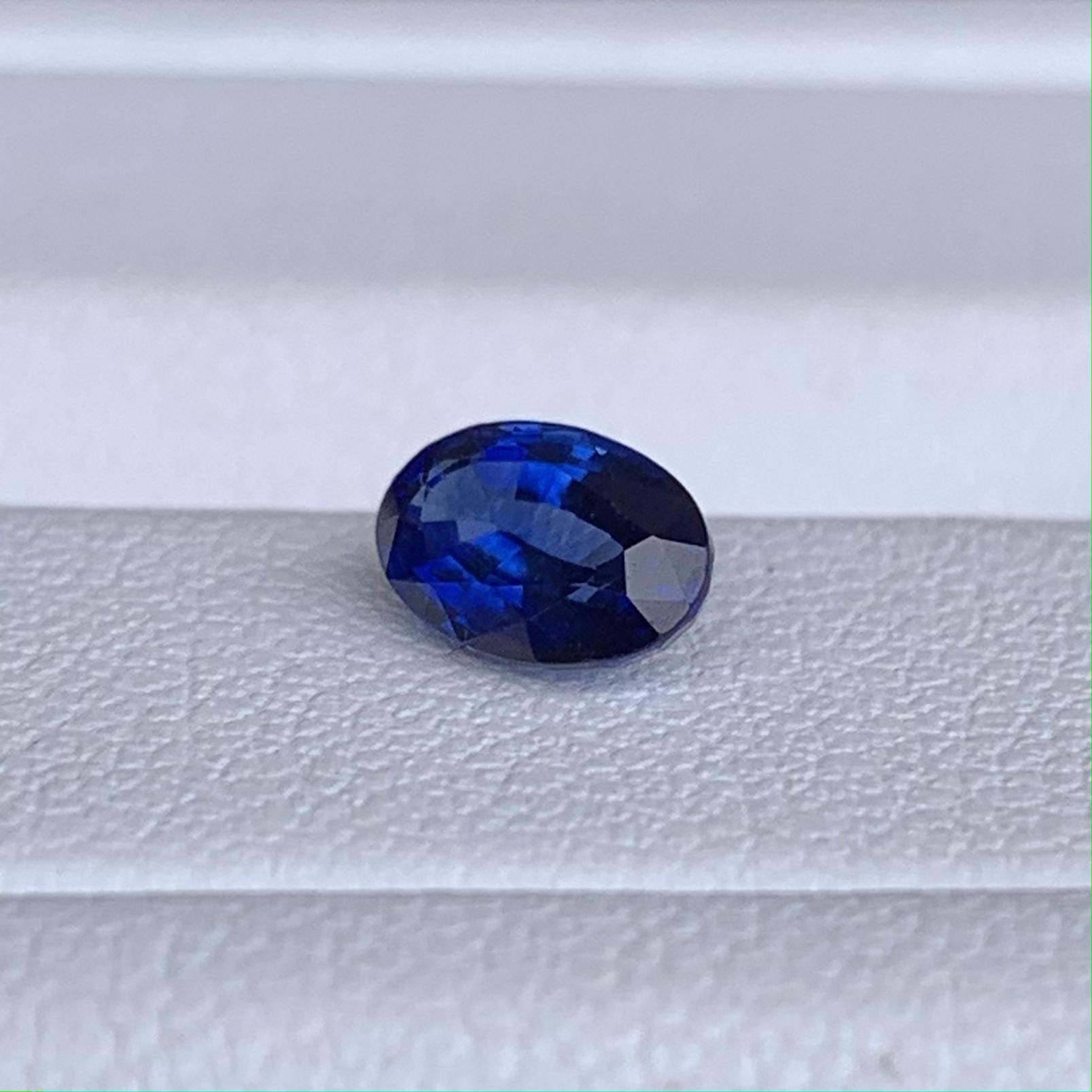 Natural Ceylon Royal Blue Sapphire 0.89ct - (H) - Baza Boutique