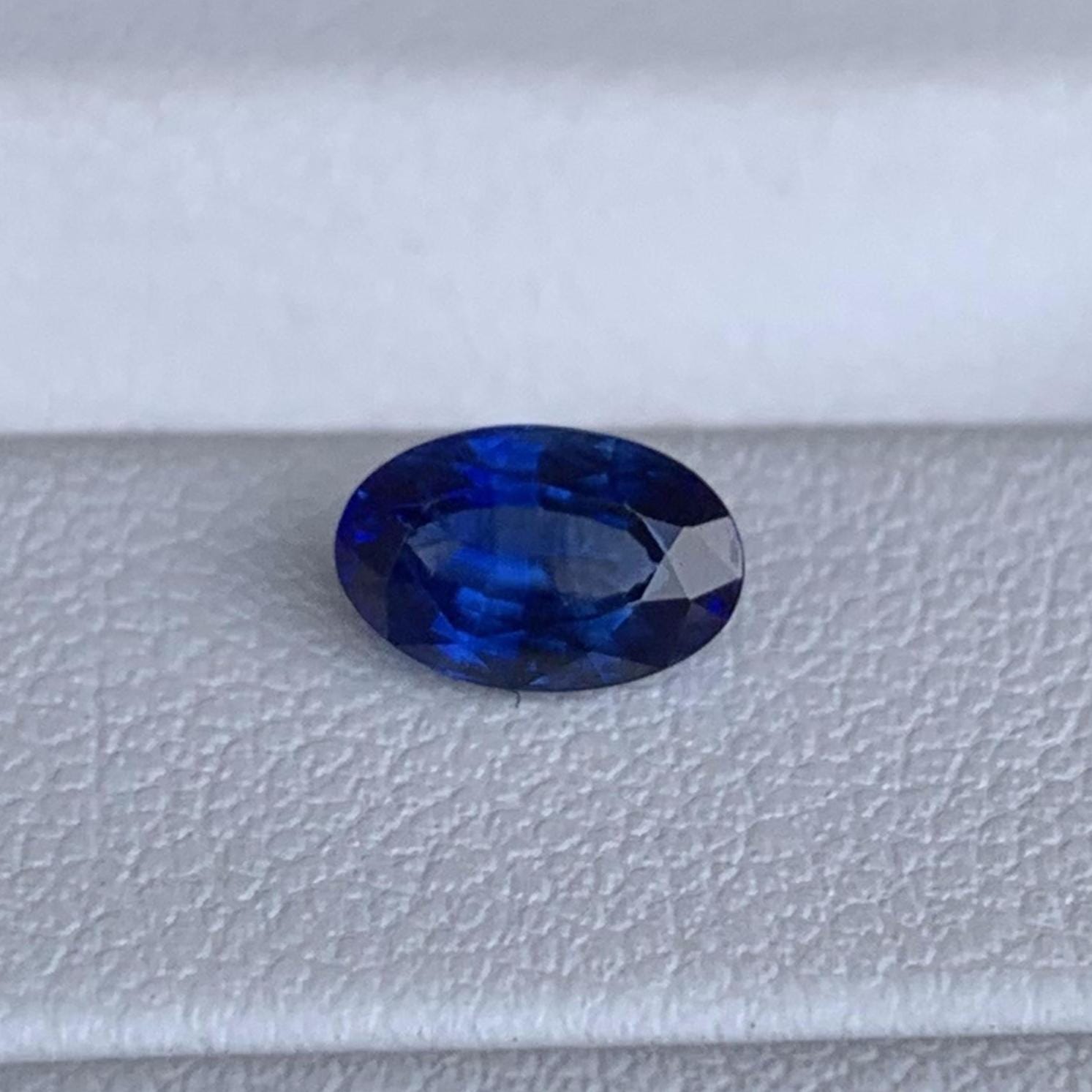 Natural Ceylon Royal Blue Sapphire 0.89ct - (H) - Baza Boutique