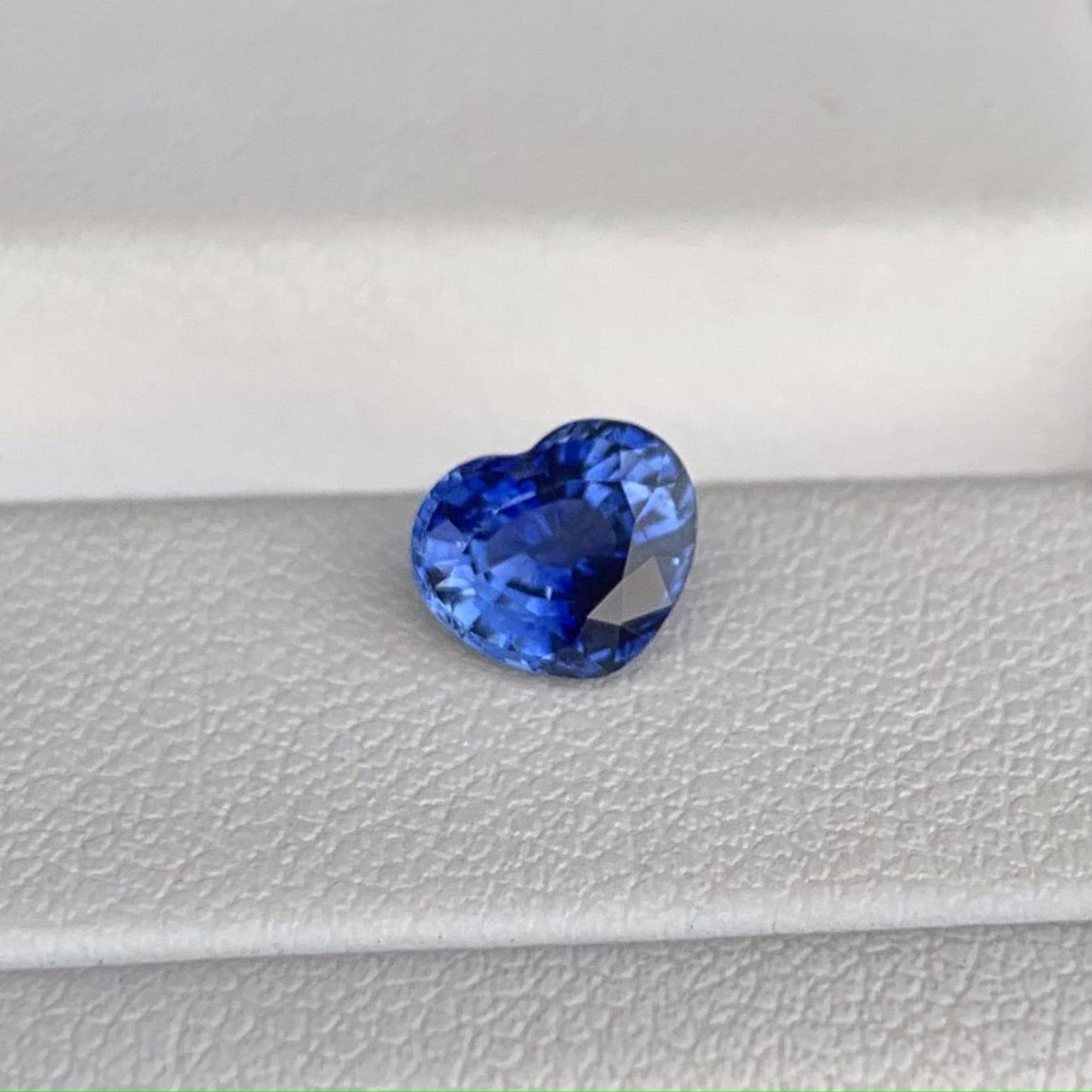 Natural Royal Blue Sapphire 1.08ct - (H) - Baza Boutique