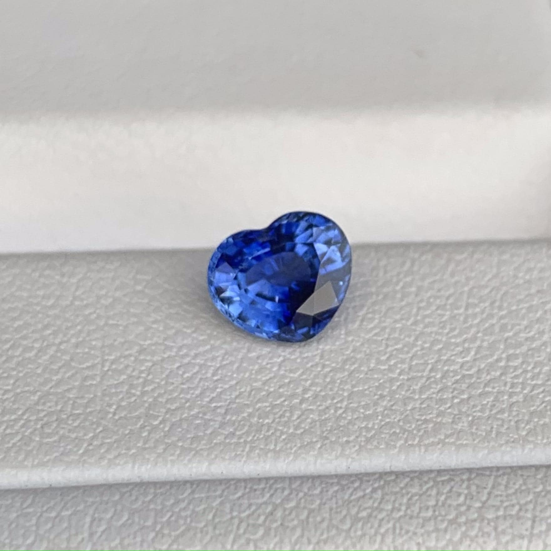 Natural Royal Blue Sapphire 1.08ct - (H) - Baza Boutique