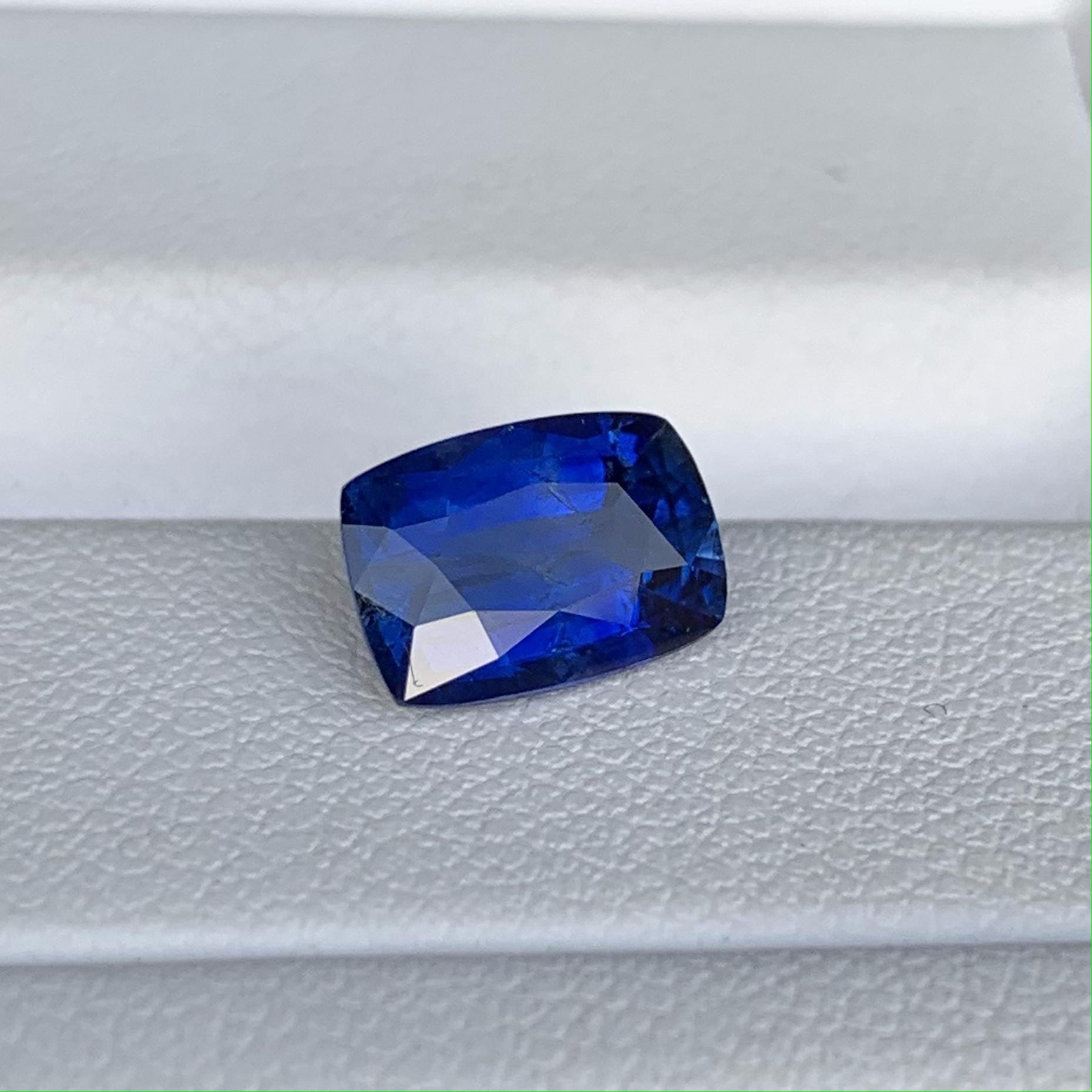 Natural Blue Sapphire 2.01ct (H) - Baza Boutique