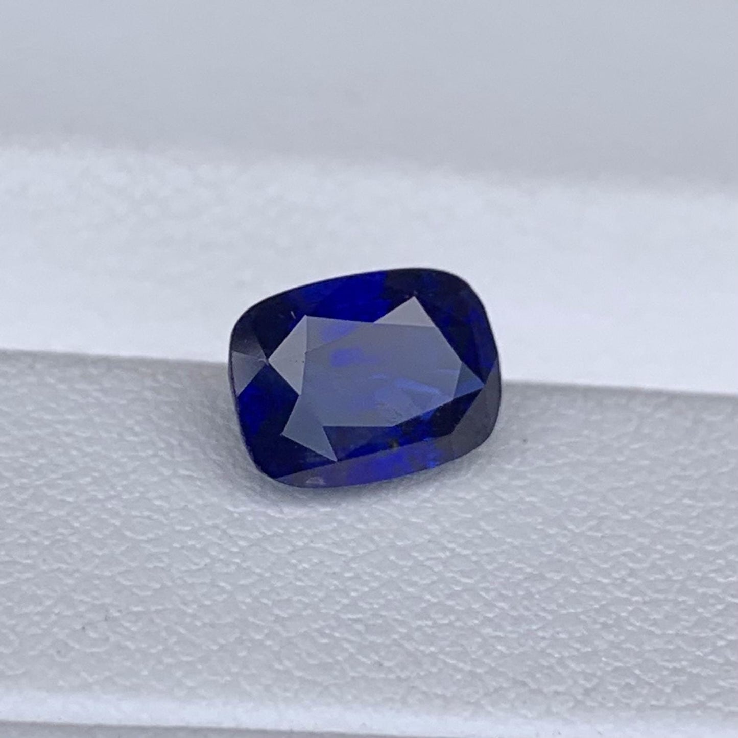 Natural Blue Sapphire 2.20ct - (H) - Baza Boutique