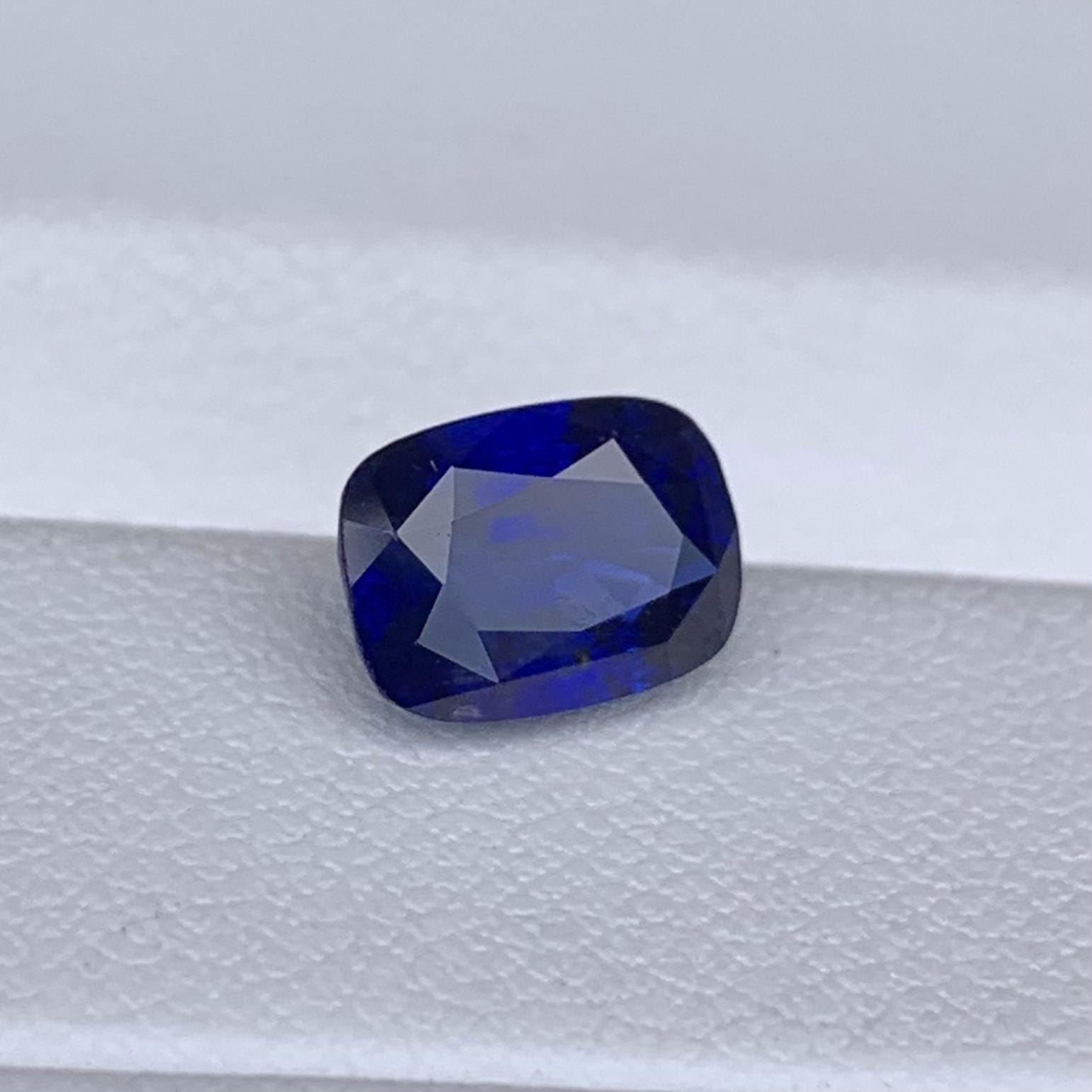 Natural Blue Sapphire 2.20ct - (H) - Baza Boutique