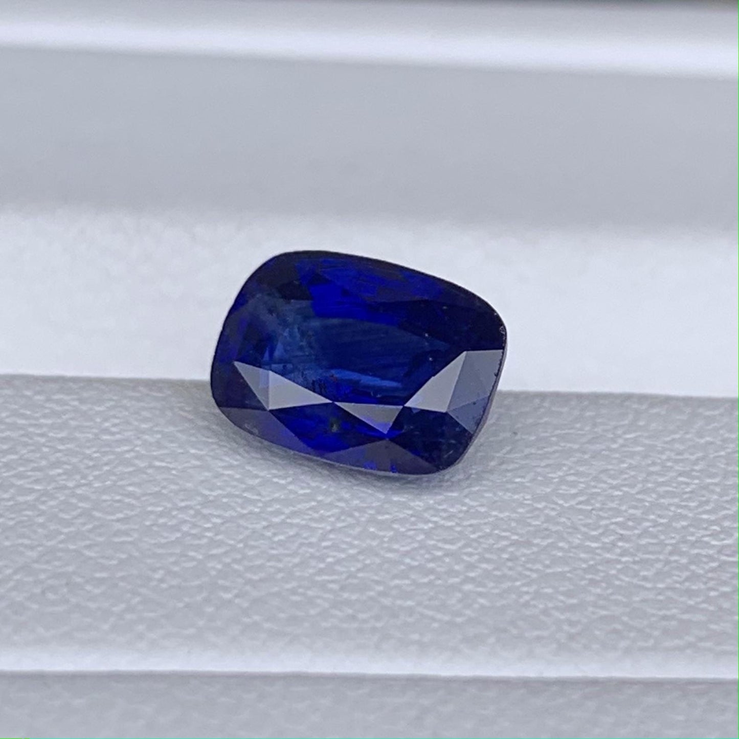 Natural Blue Sapphire 2.20ct - (H) - Baza Boutique