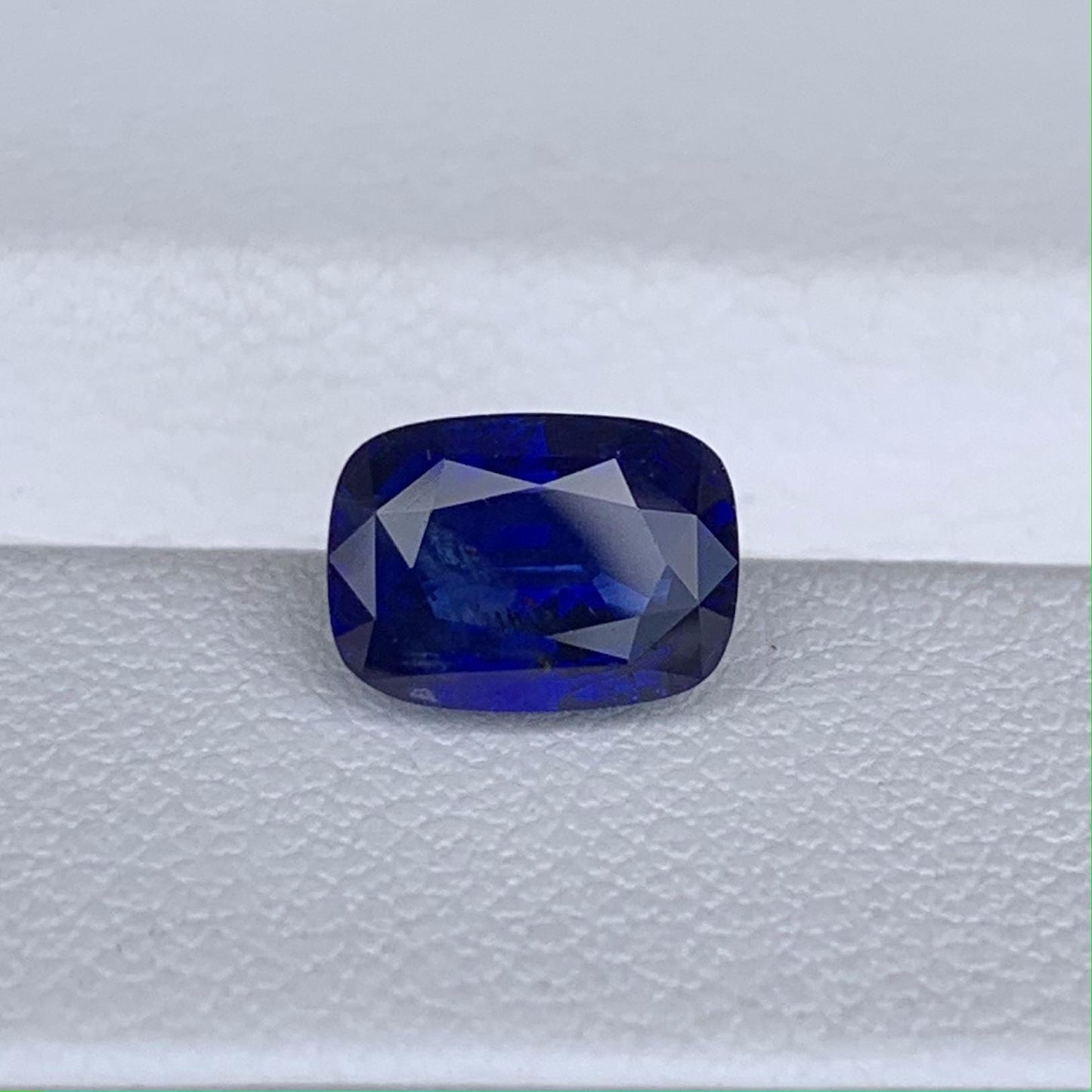 Natural Blue Sapphire 2.20ct - (H) - Baza Boutique