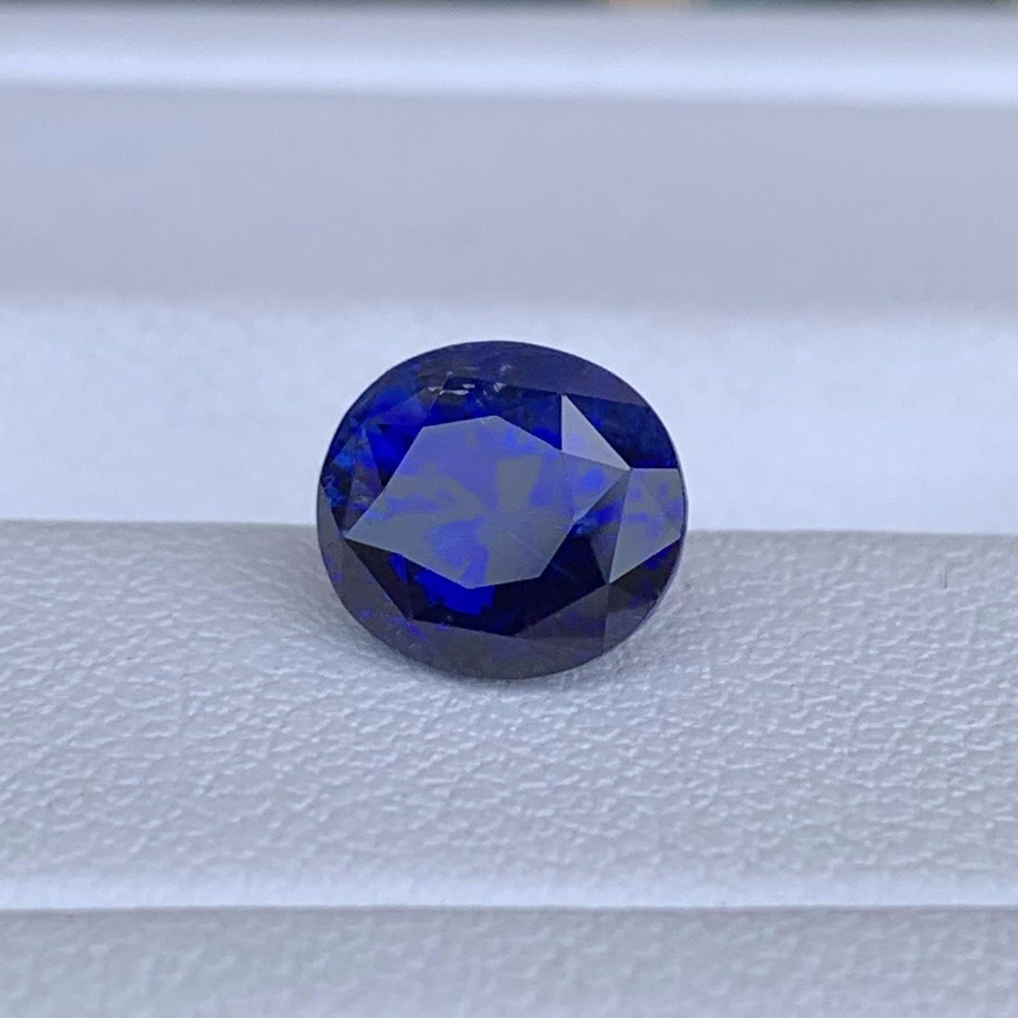 Natural Royal Blue Sapphire 2.44ct - (H) - Baza Boutique