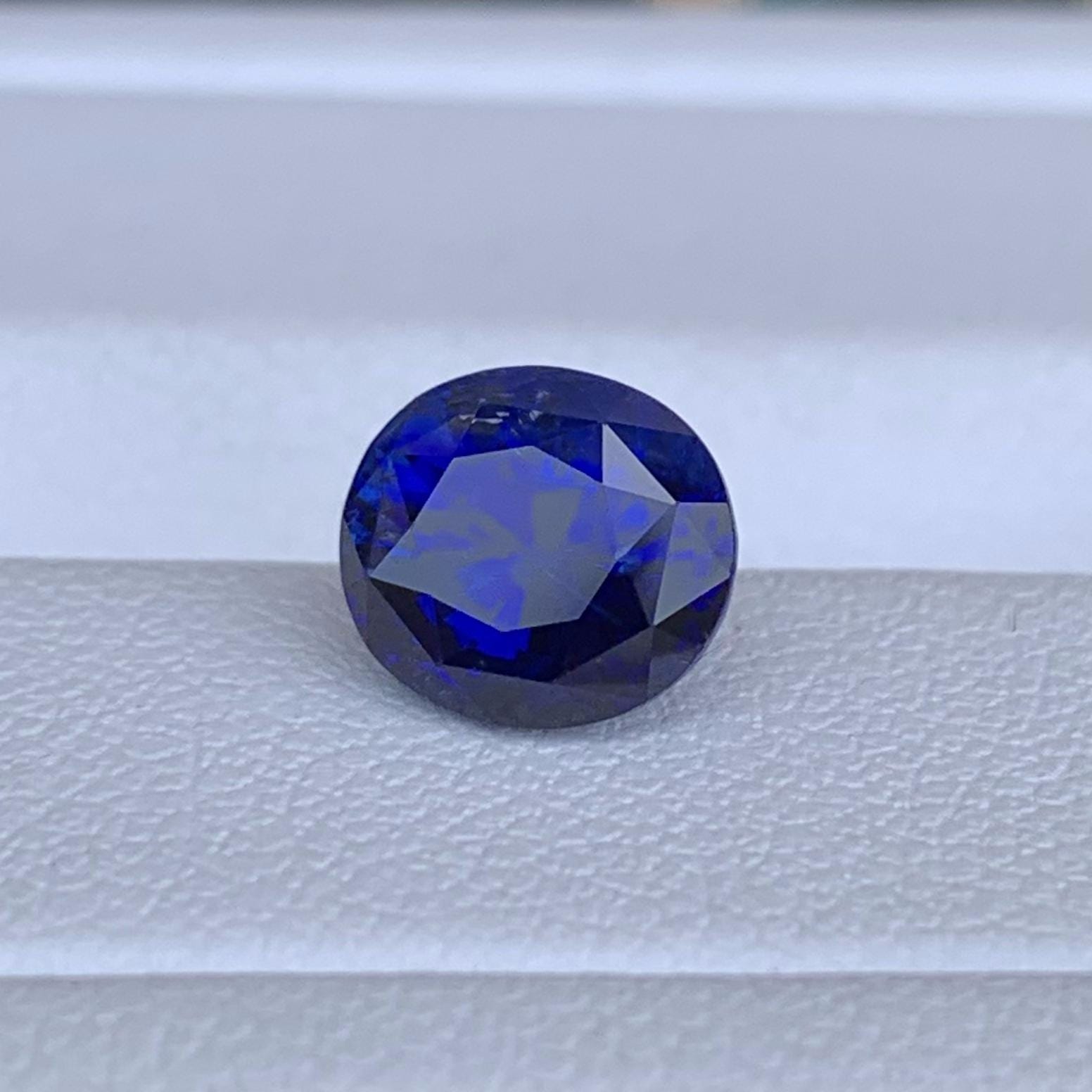 Natural Royal Blue Sapphire 2.44ct - (H) - Baza Boutique