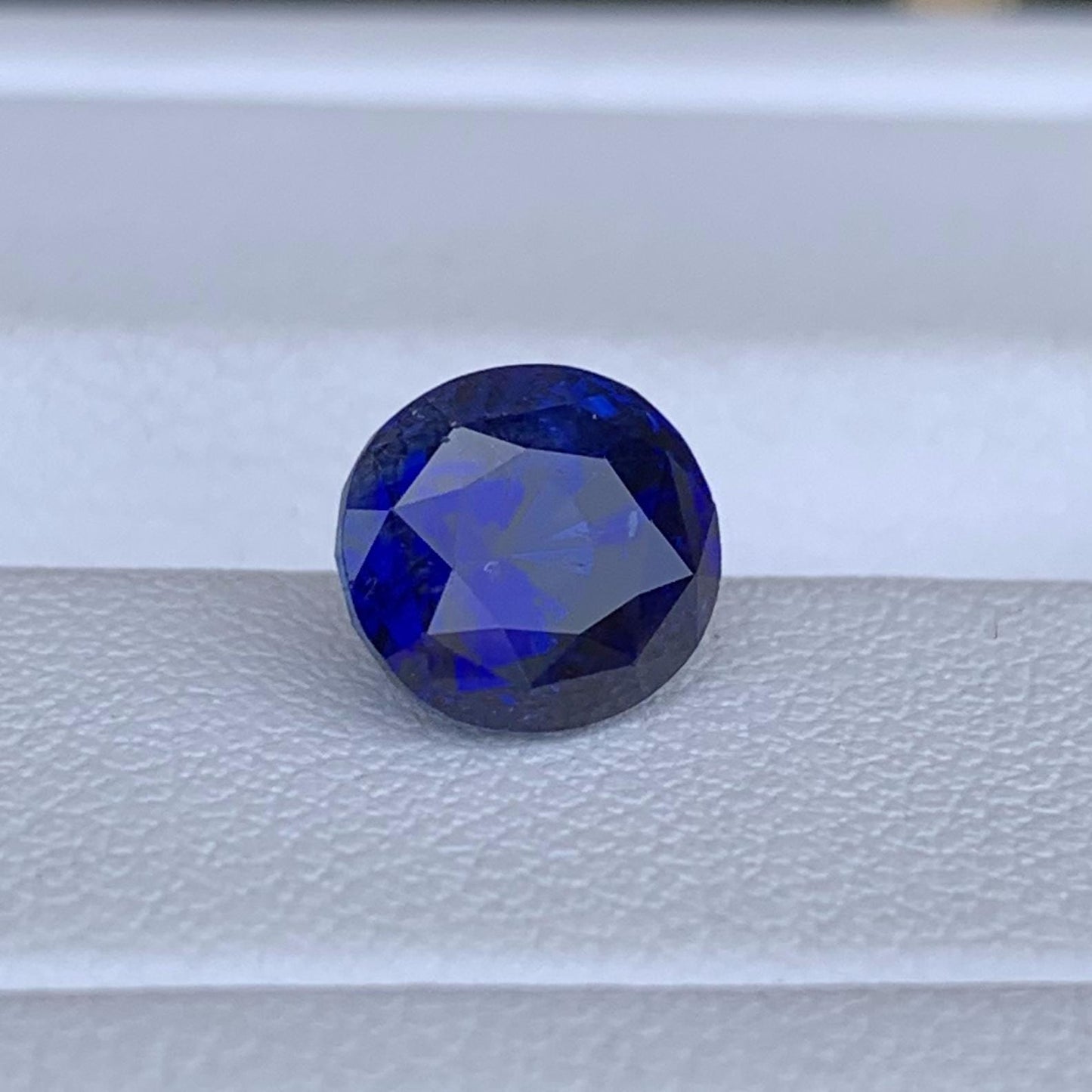Natural Royal Blue Sapphire 2.44ct - (H) - Baza Boutique