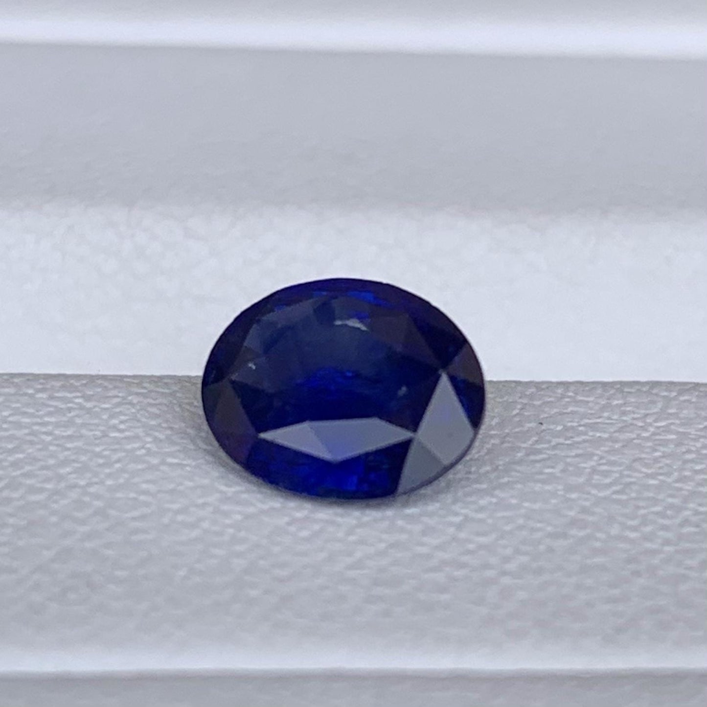 Ceylon Royal Blue Sapphire 2.01ct - (H) - Baza Boutique