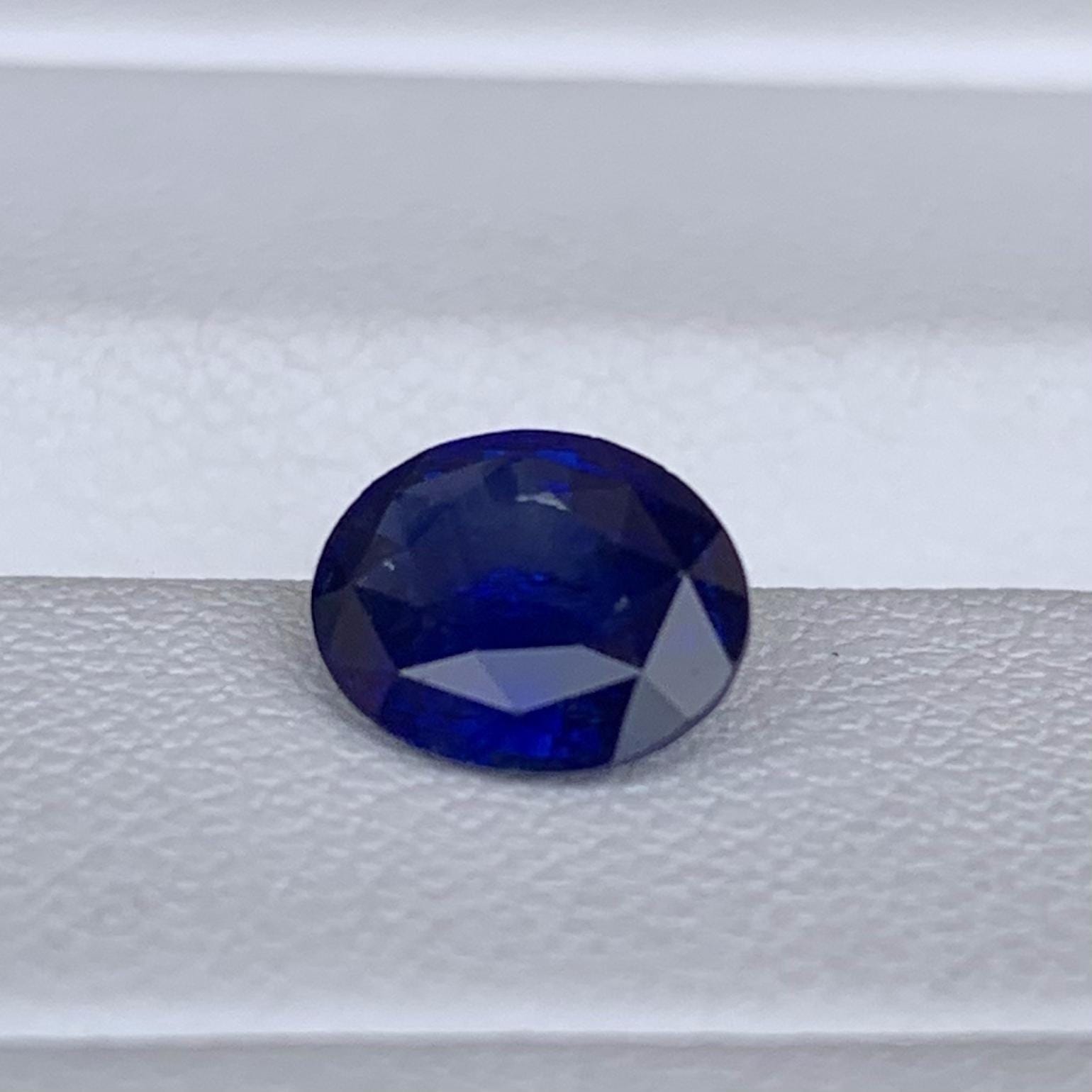 Ceylon Royal Blue Sapphire 2.01ct - (H) - Baza Boutique