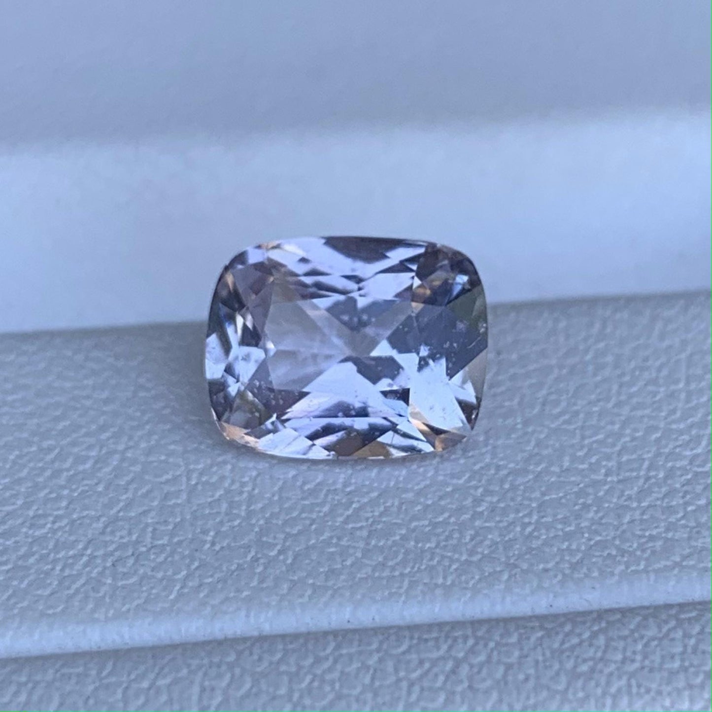 Lavender Sapphire 2.42ct - (UH) - Baza Boutique