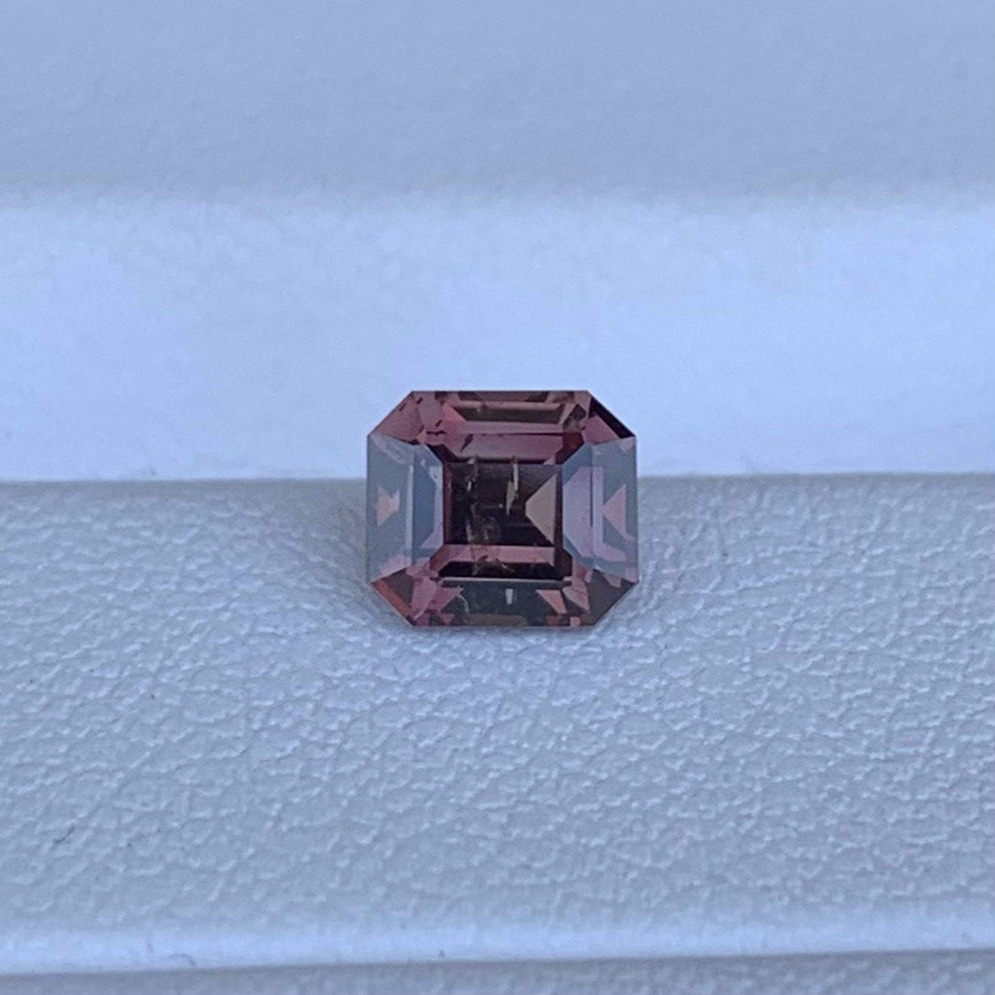 Natural Whiskey Sapphire 1.09ct - (UH) - Baza Boutique