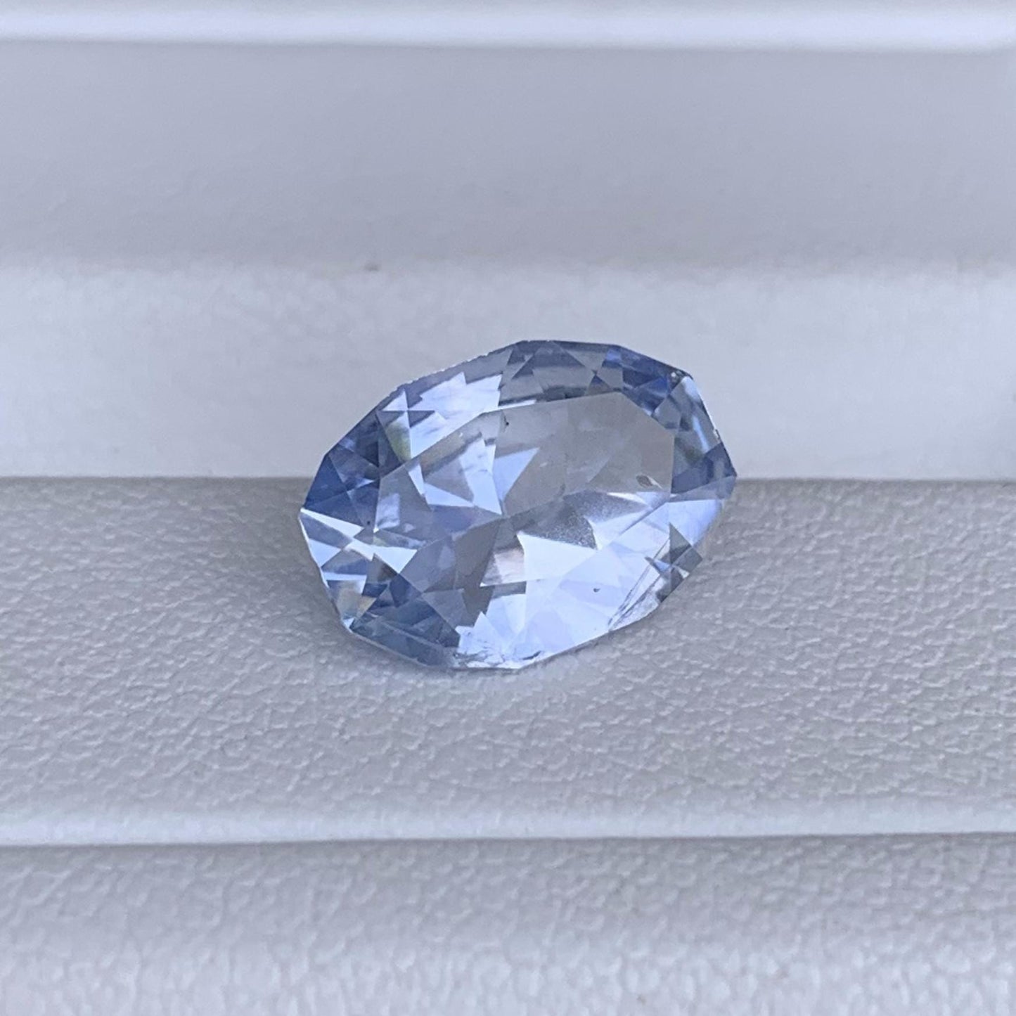 Sky Blue Sapphire 3.34ct - (UH) - Baza Boutique
