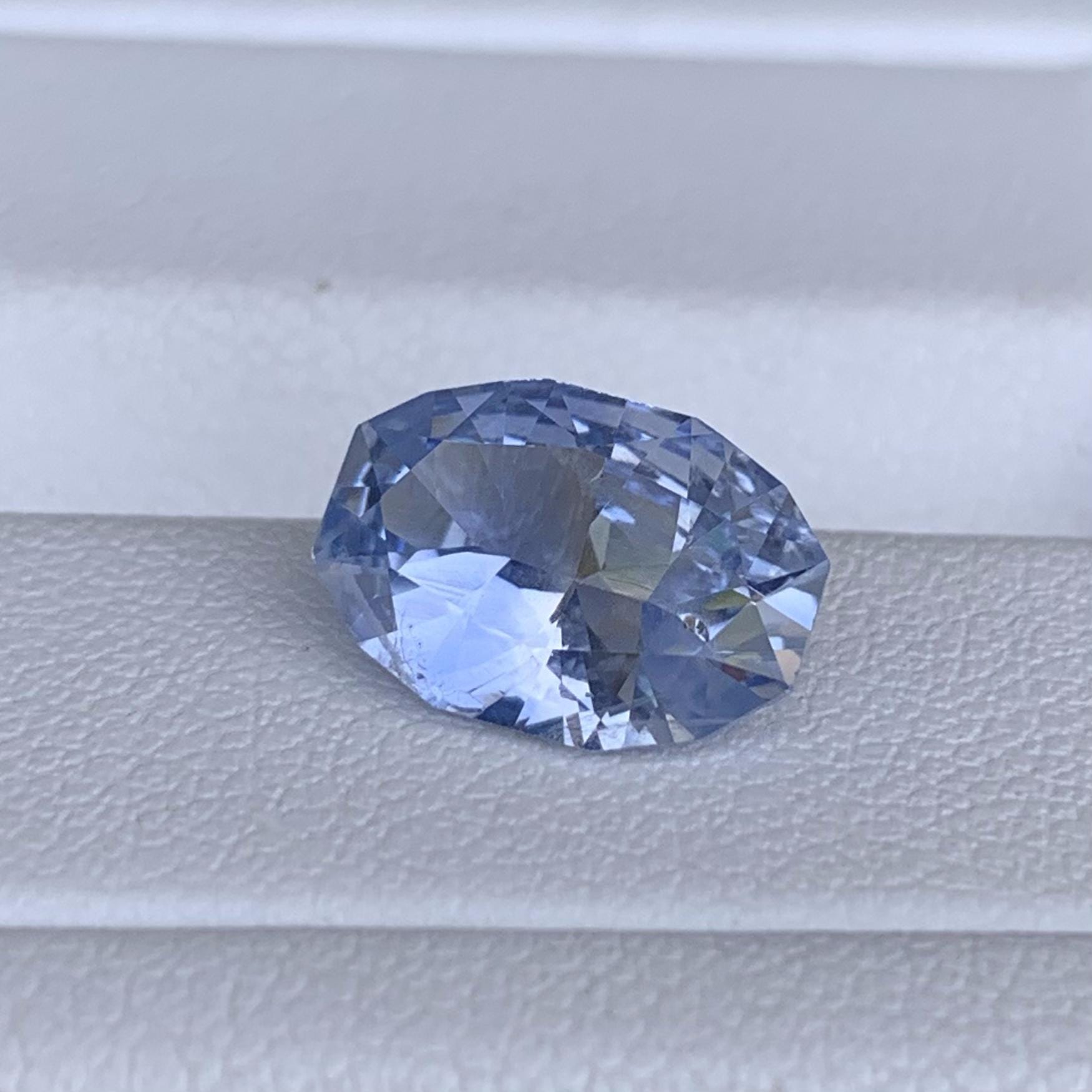 Sky Blue Sapphire 3.34ct - (UH) - Baza Boutique
