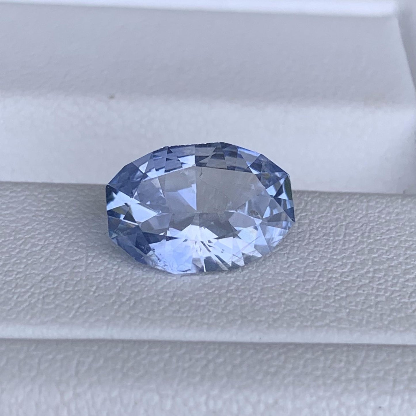 Sky Blue Sapphire 3.34ct - (UH) - Baza Boutique