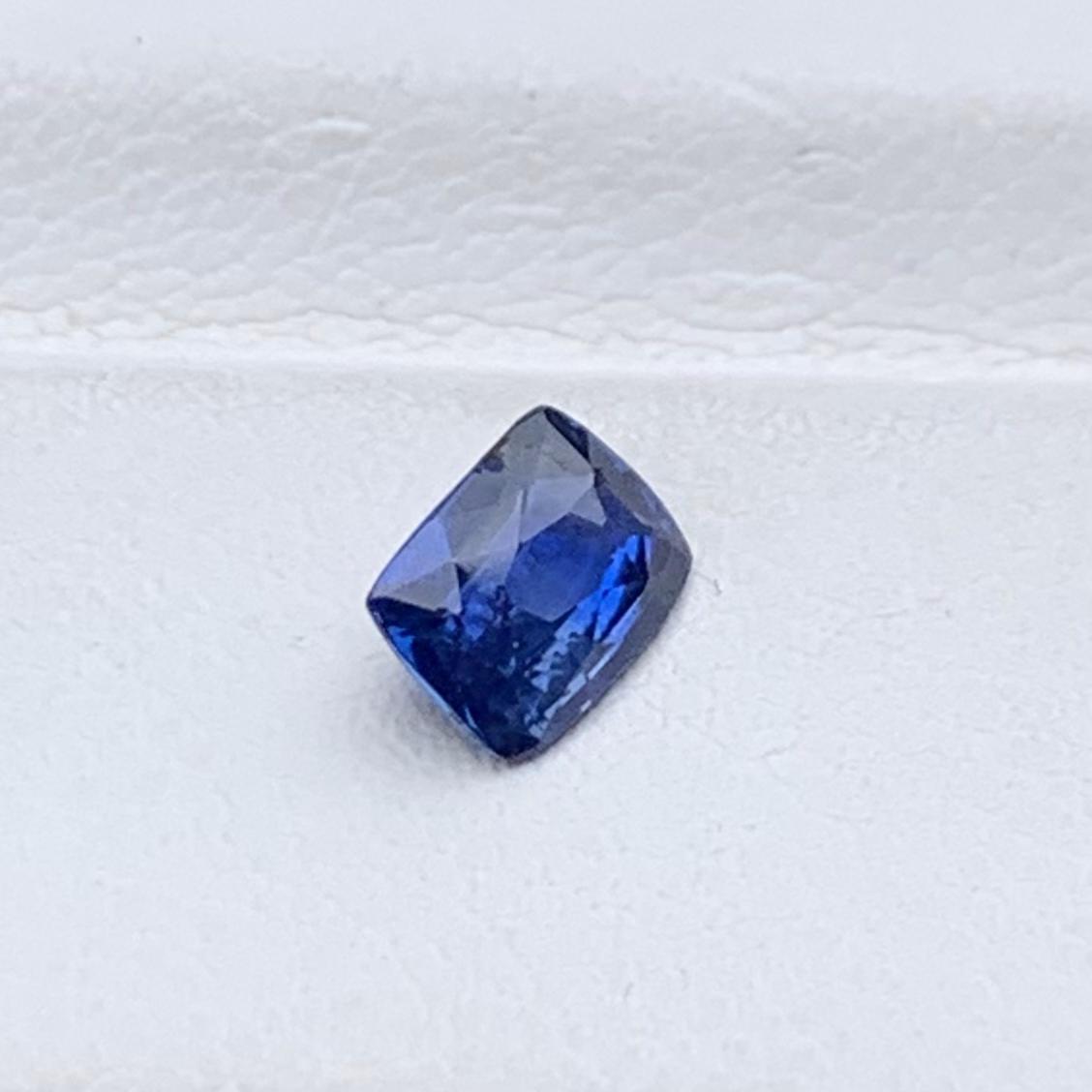 Natural Royal Blue Sapphire 0.94ct - (H) - Baza Boutique