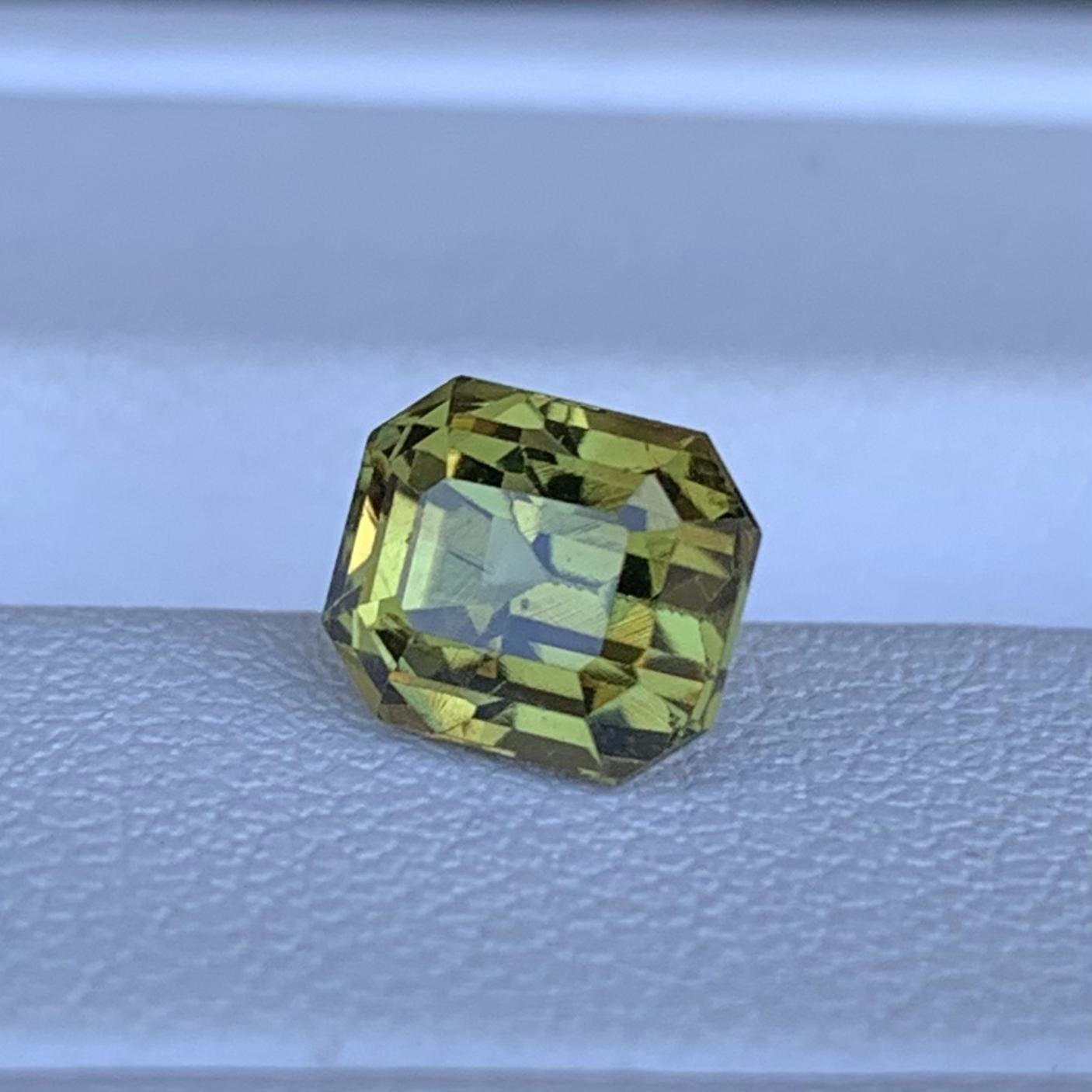 Lemon Green Chrysoberyl 1.96ct - (UH)