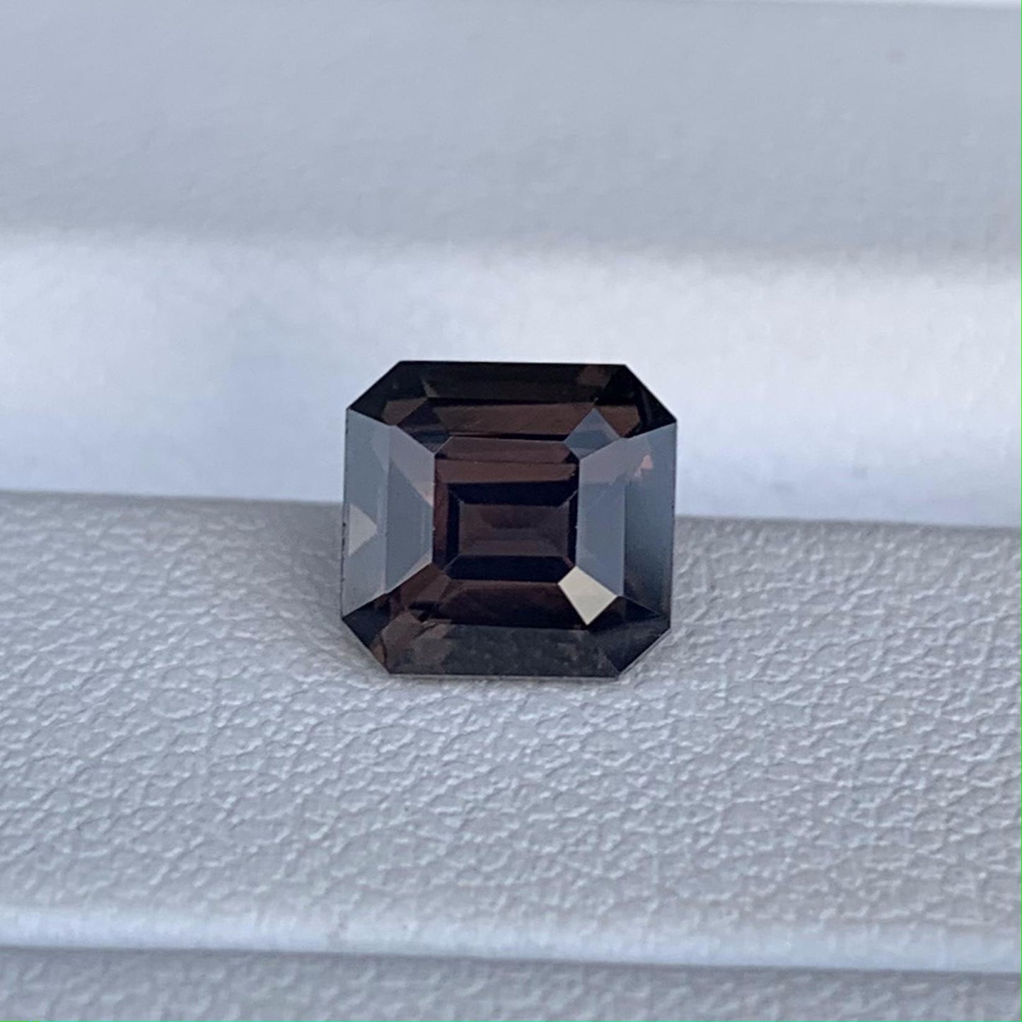 Natural Whiskey Spinel 2.19ct - (UH) - Baza Boutique