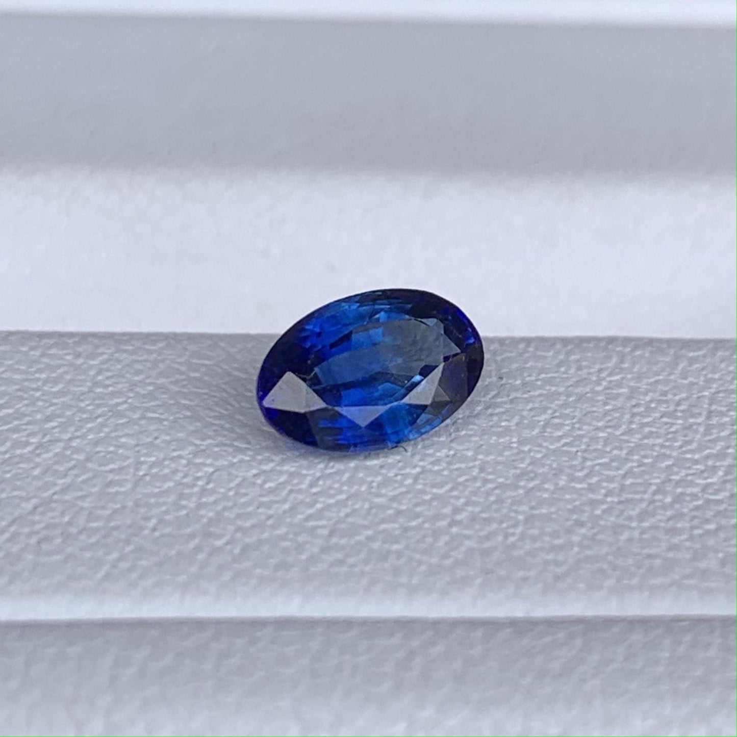 Natural Ceylon Royal Blue Sapphire 0.89ct - (H) - Baza Boutique