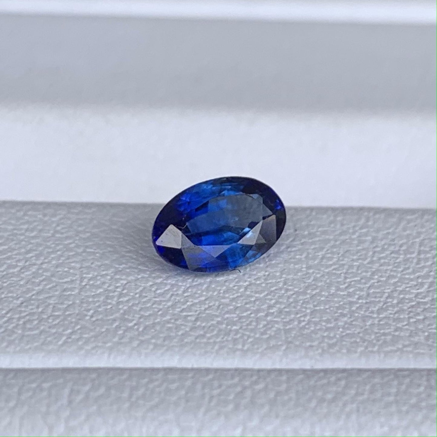 Natural Ceylon Royal Blue Sapphire 0.89ct - (H) - Baza Boutique