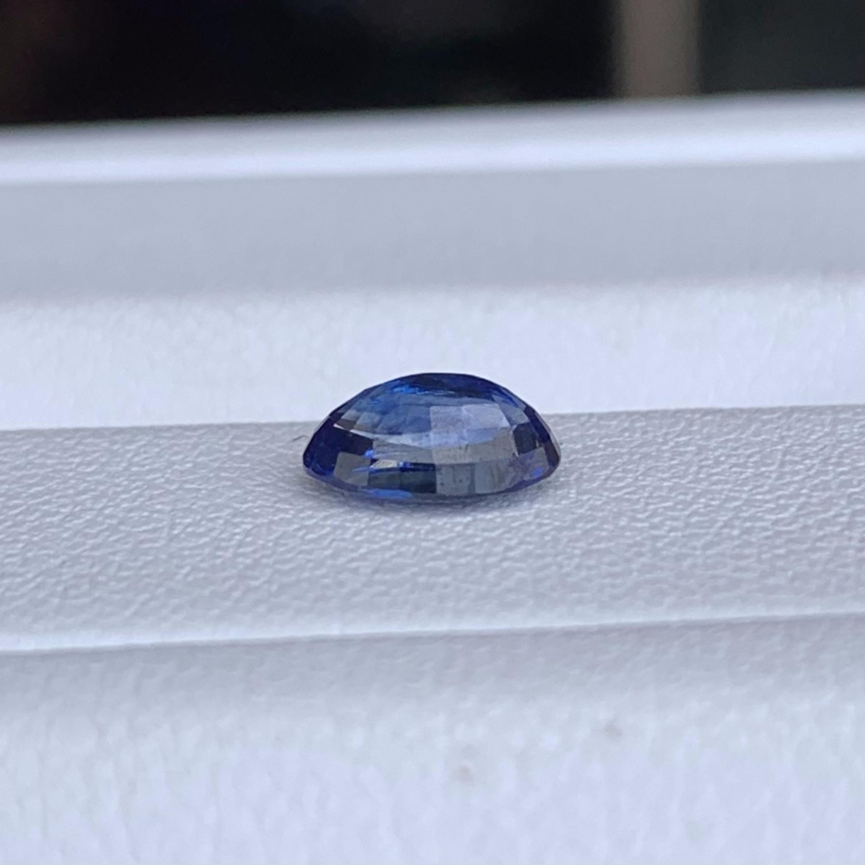 Natural Ceylon Royal Blue Sapphire 0.89ct - (H) - Baza Boutique