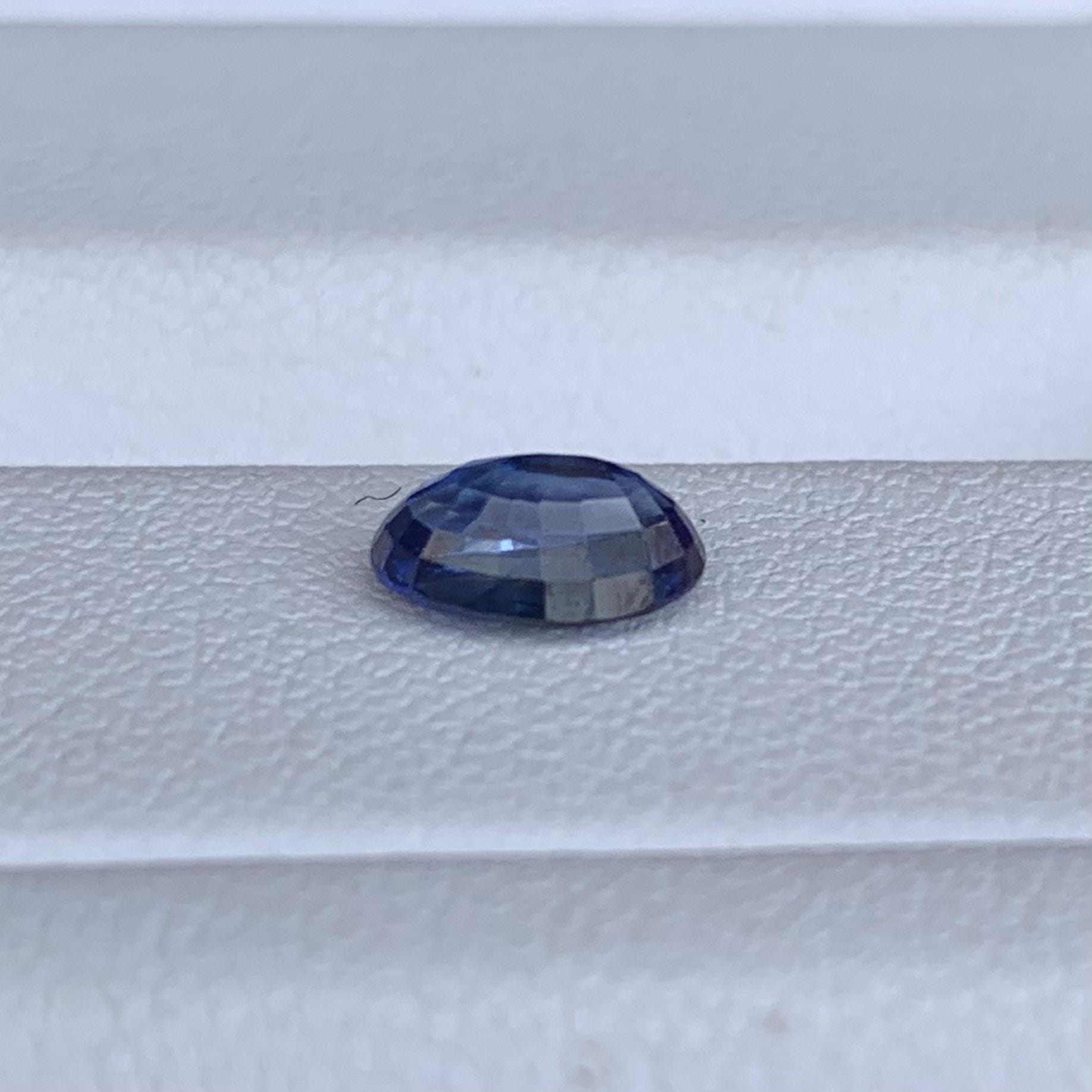 Natural Ceylon Royal Blue Sapphire 0.89ct - (H) - Baza Boutique