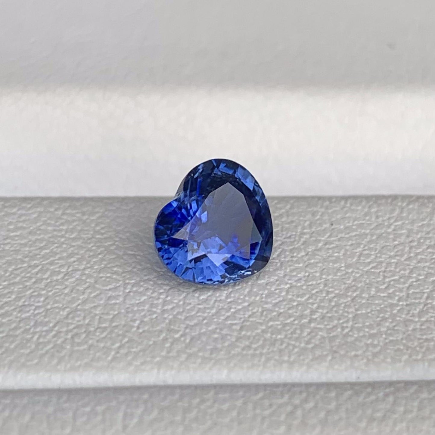 Natural Royal Blue Sapphire 1.08ct - (H) - Baza Boutique