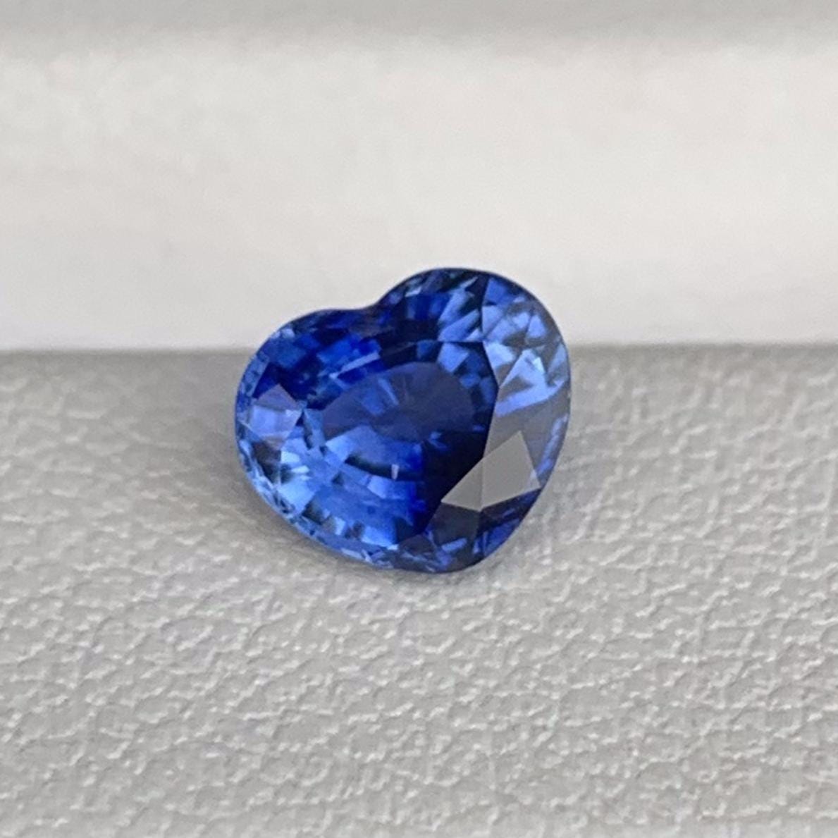 Natural Royal Blue Sapphire 1.08ct - (H) - Baza Boutique