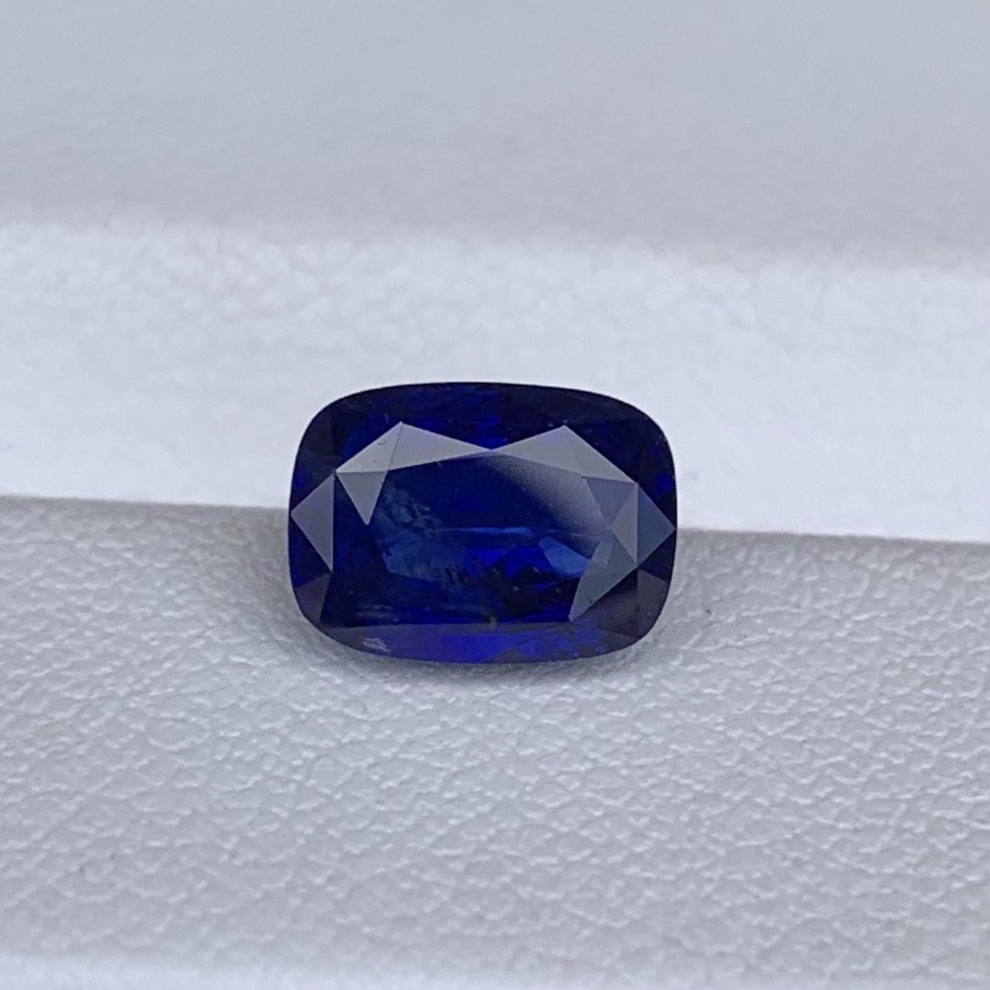 Natural Blue Sapphire 2.20ct - (H) - Baza Boutique
