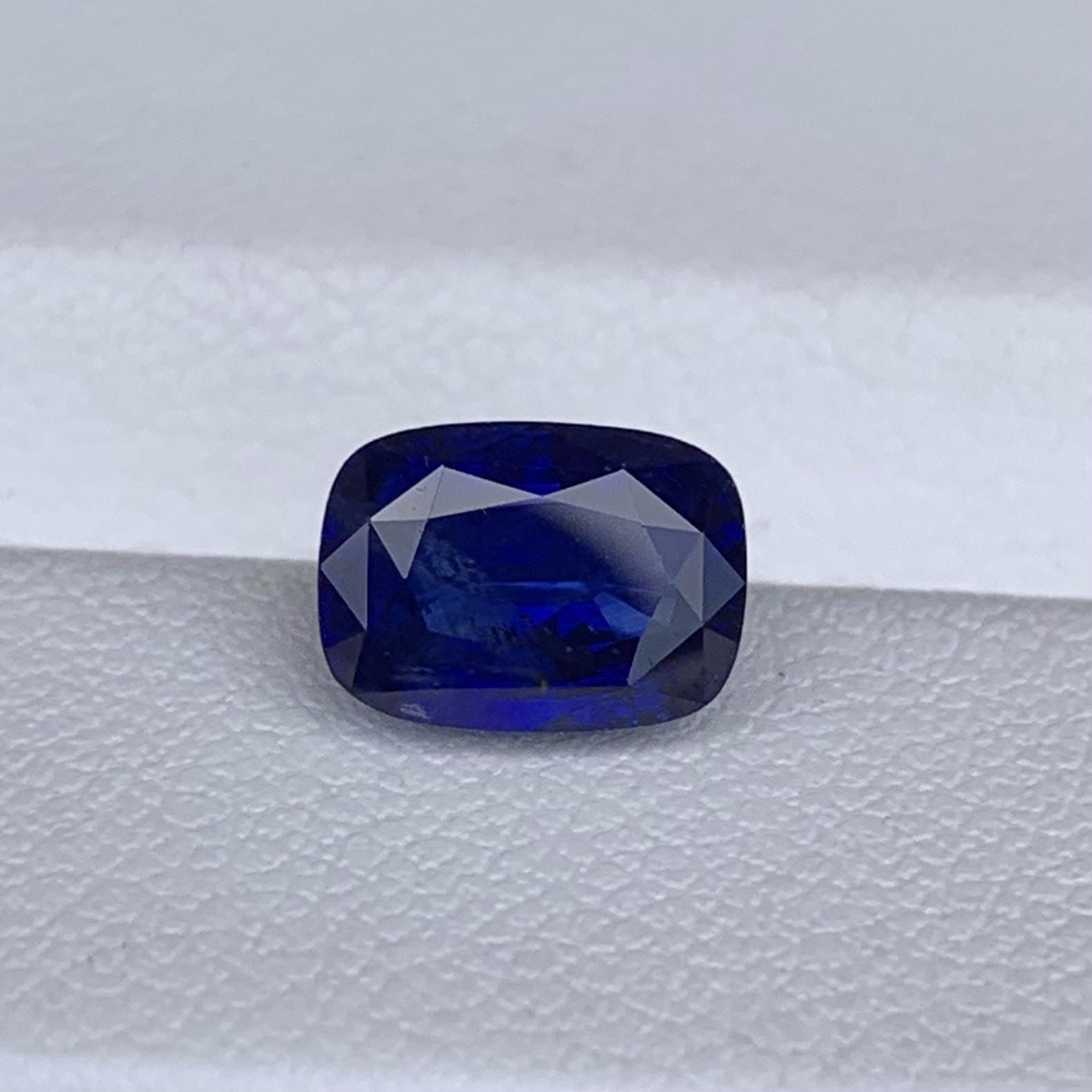 Natural Blue Sapphire 2.20ct - (H) - Baza Boutique