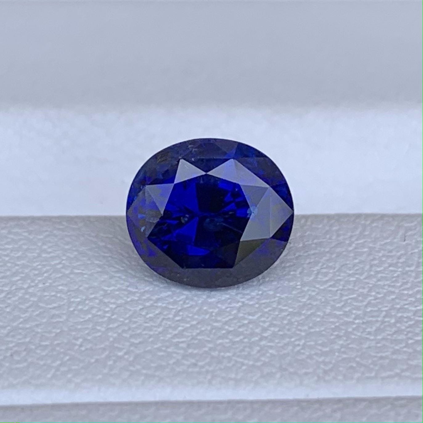 Natural Royal Blue Sapphire 2.44ct - (H) - Baza Boutique